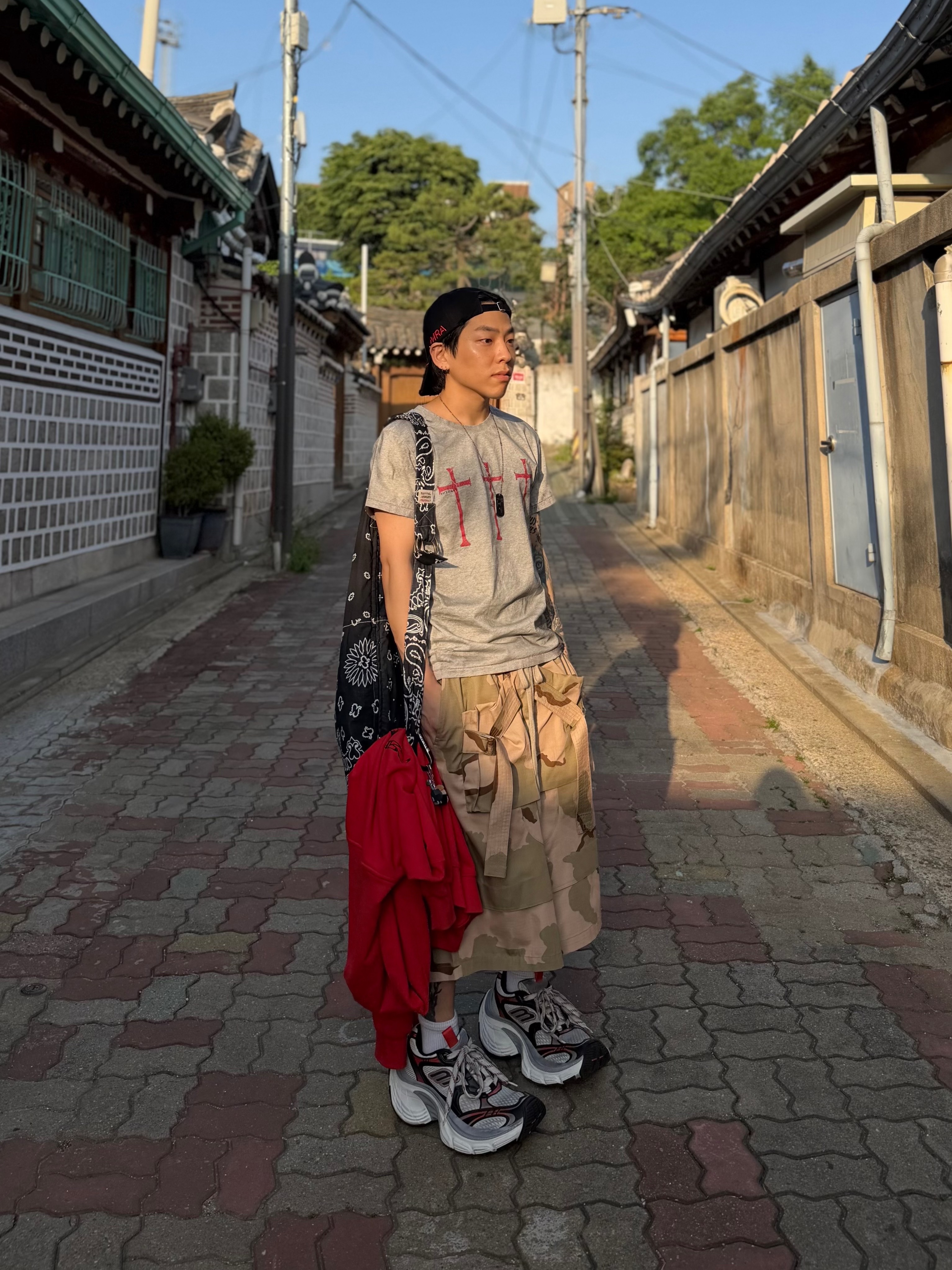tornortied Messiah T-Shirt
Gray, Kapital Gauze Bandana Beach Snuffkin Bag Black 착용 스타일 - 6