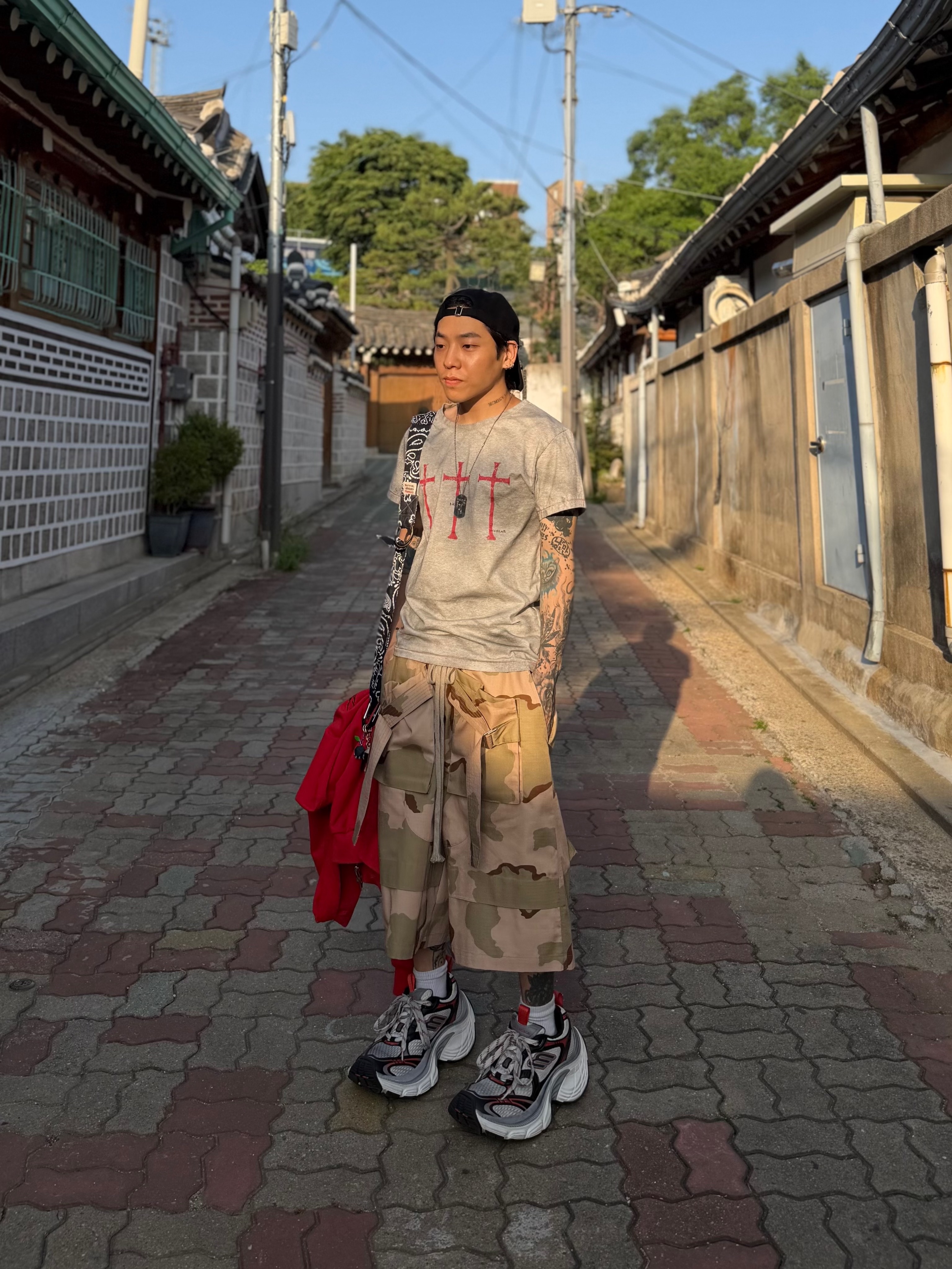 tornortied Messiah T-Shirt
Gray, Kapital Gauze Bandana Beach Snuffkin Bag Black 착용 스타일 - 3