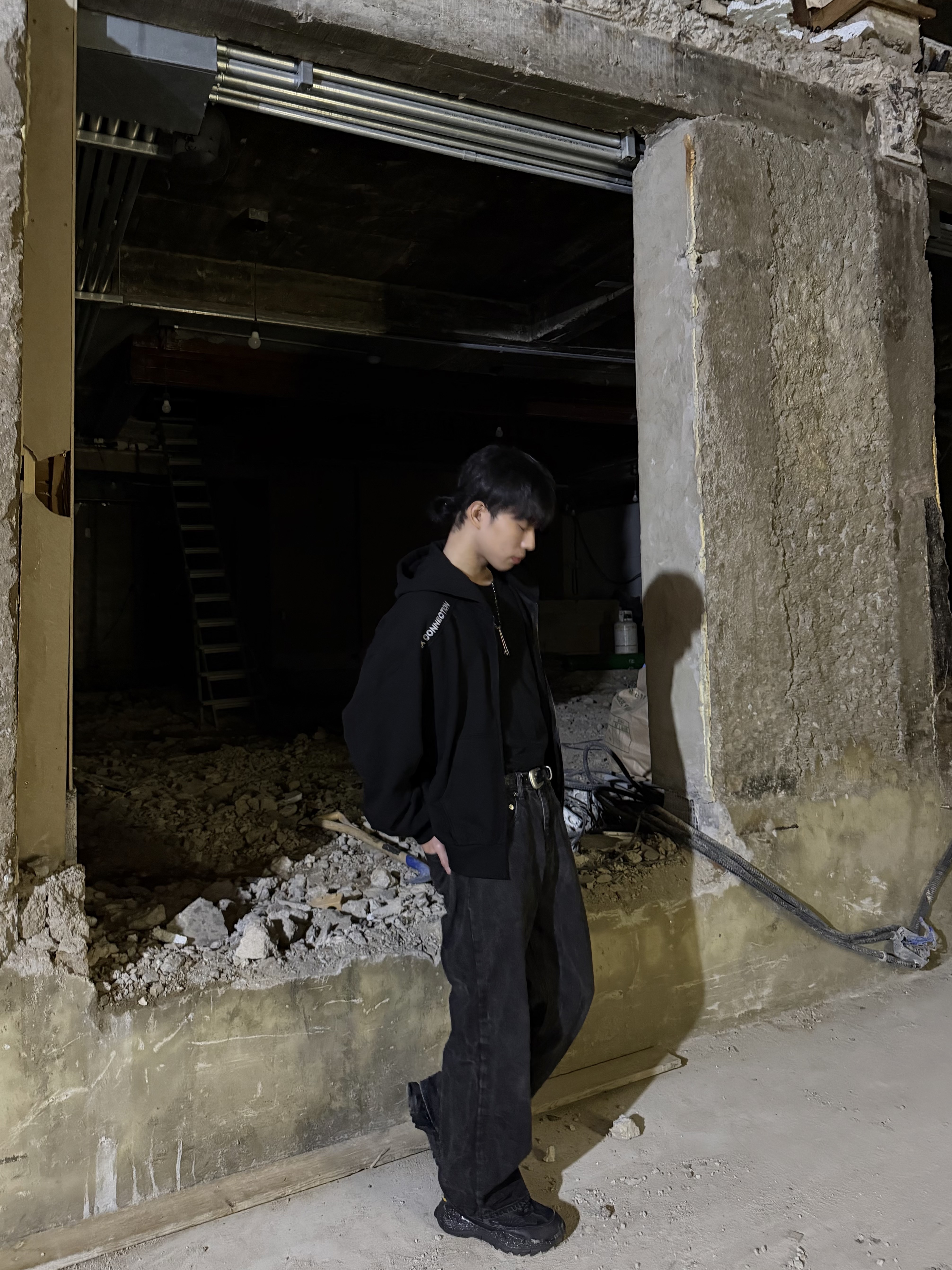 AX CONNECTION Logo Sweat Hoodie Zip-up, AX CONNECTION Crocodile Texture Belt 착용 스타일 - 2
