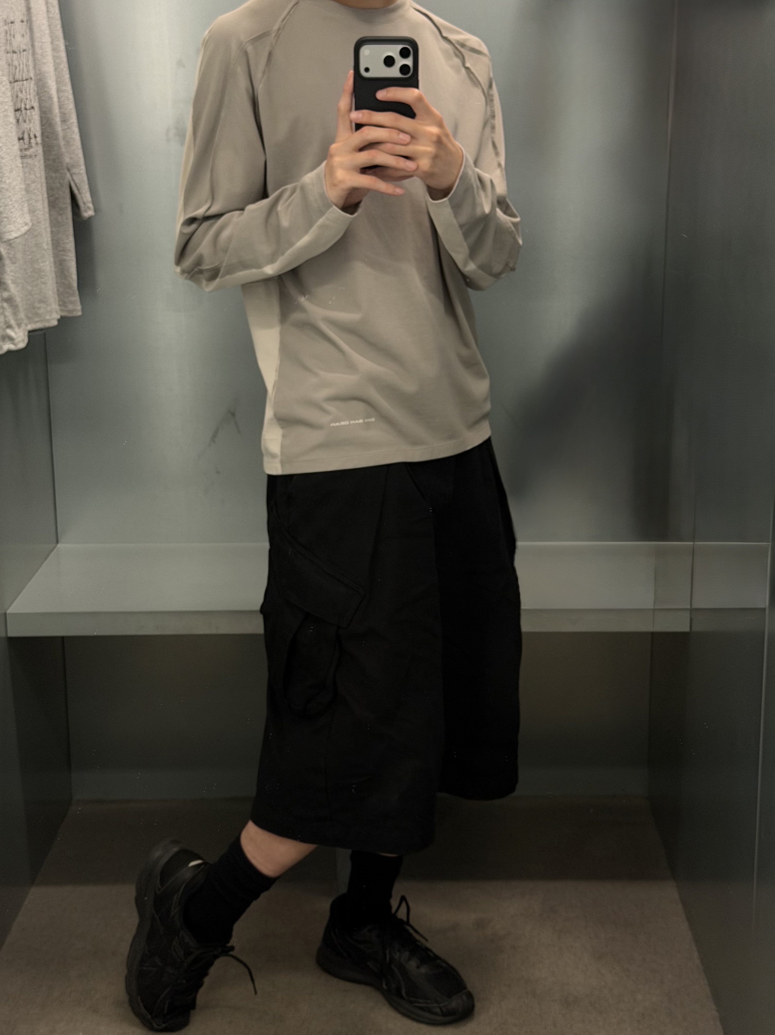Sansan Gear Contrast Long Sleeve Grey, Sansan Gear Capri Pants Black_26SS 착용 스타일 - 3