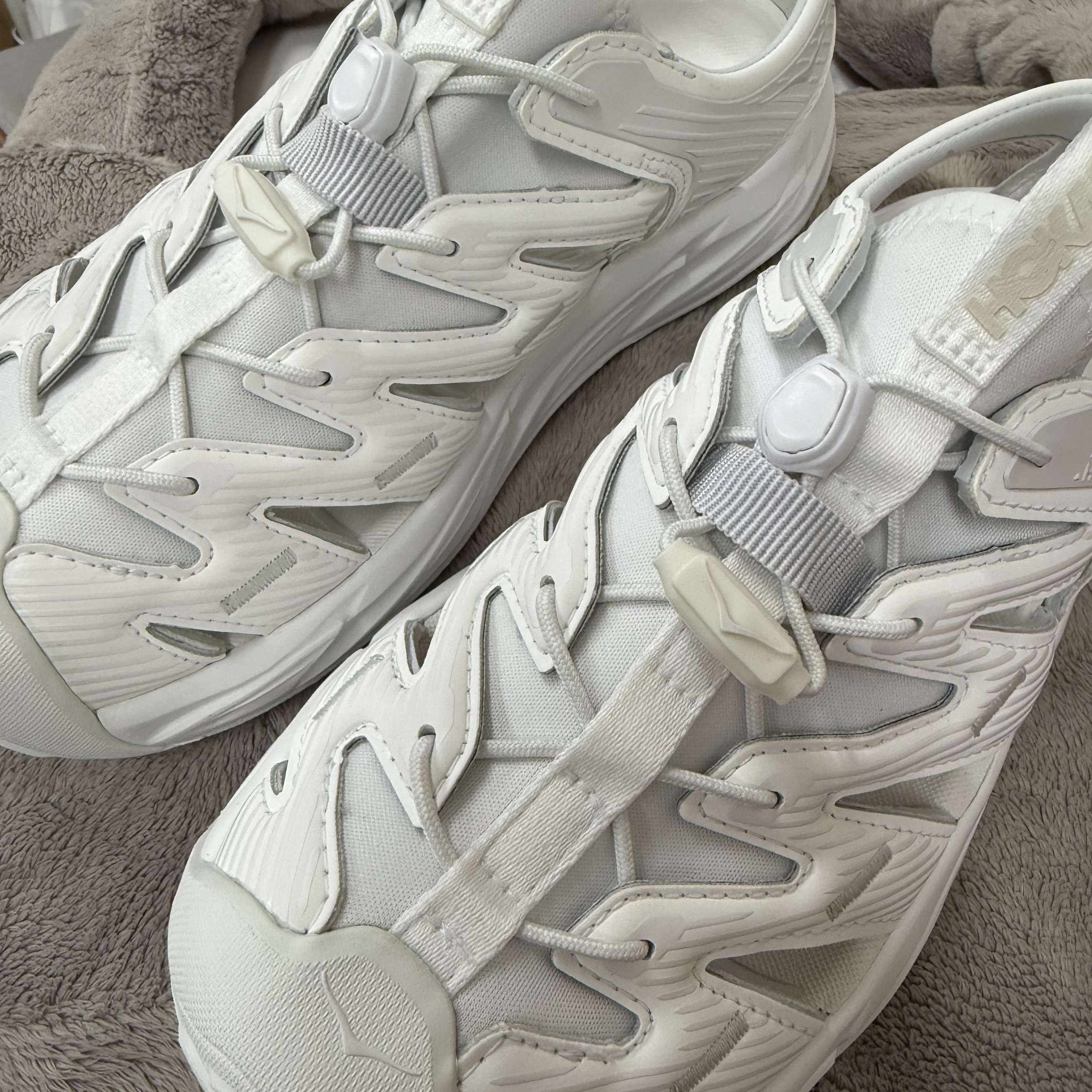 Hoka Hopara White 착용 스타일