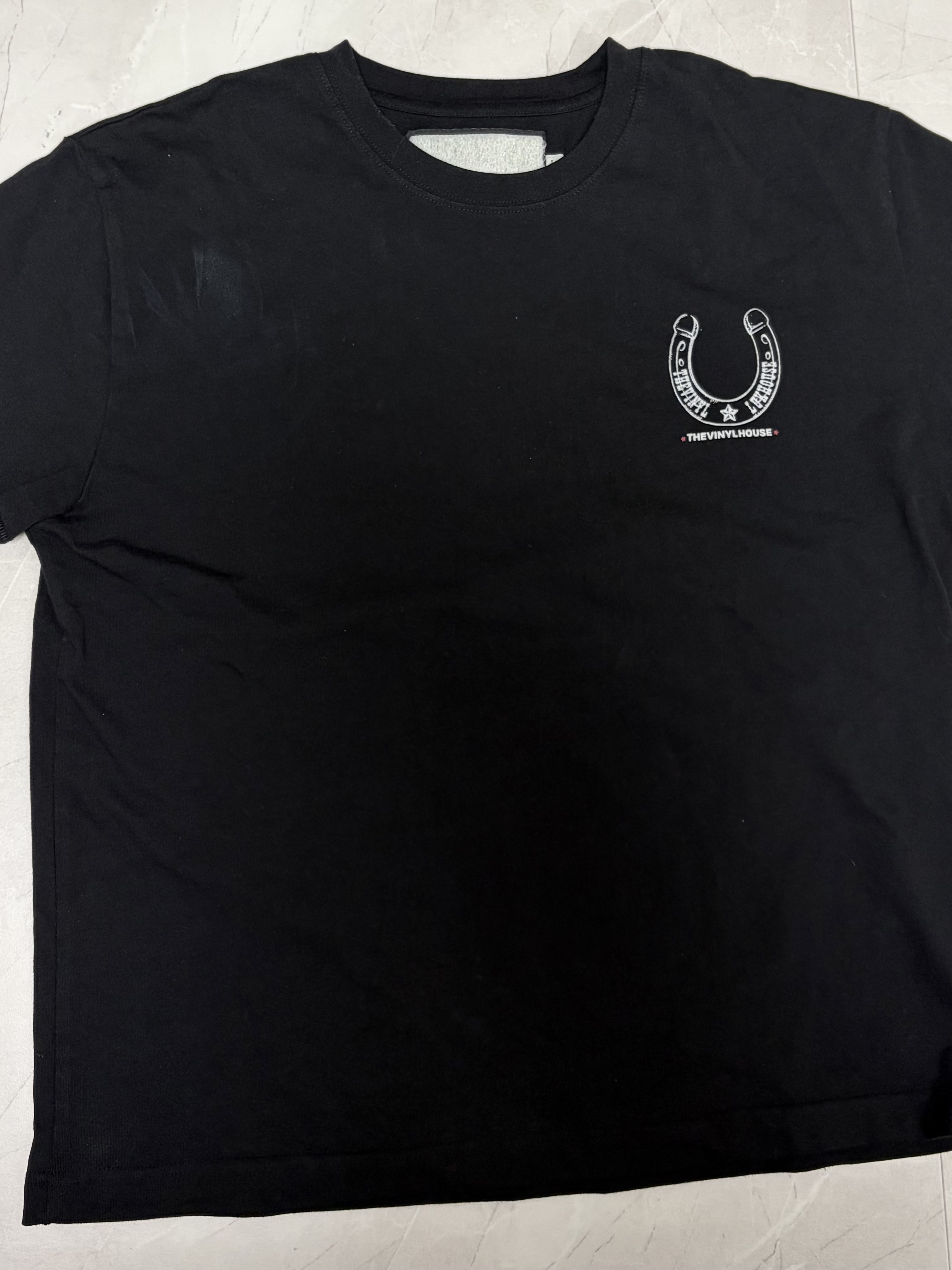 Thevinylhouse Lucky House Tee Black 착용 스타일 - 7
