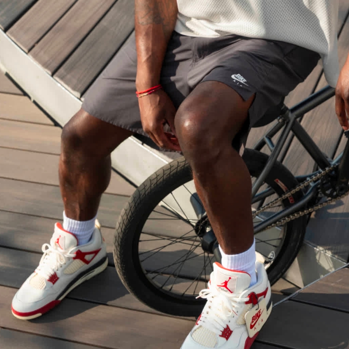 Jordan 4 x Nigel Sylvester Retro OG Brick After Brick 착용 스타일 - 8