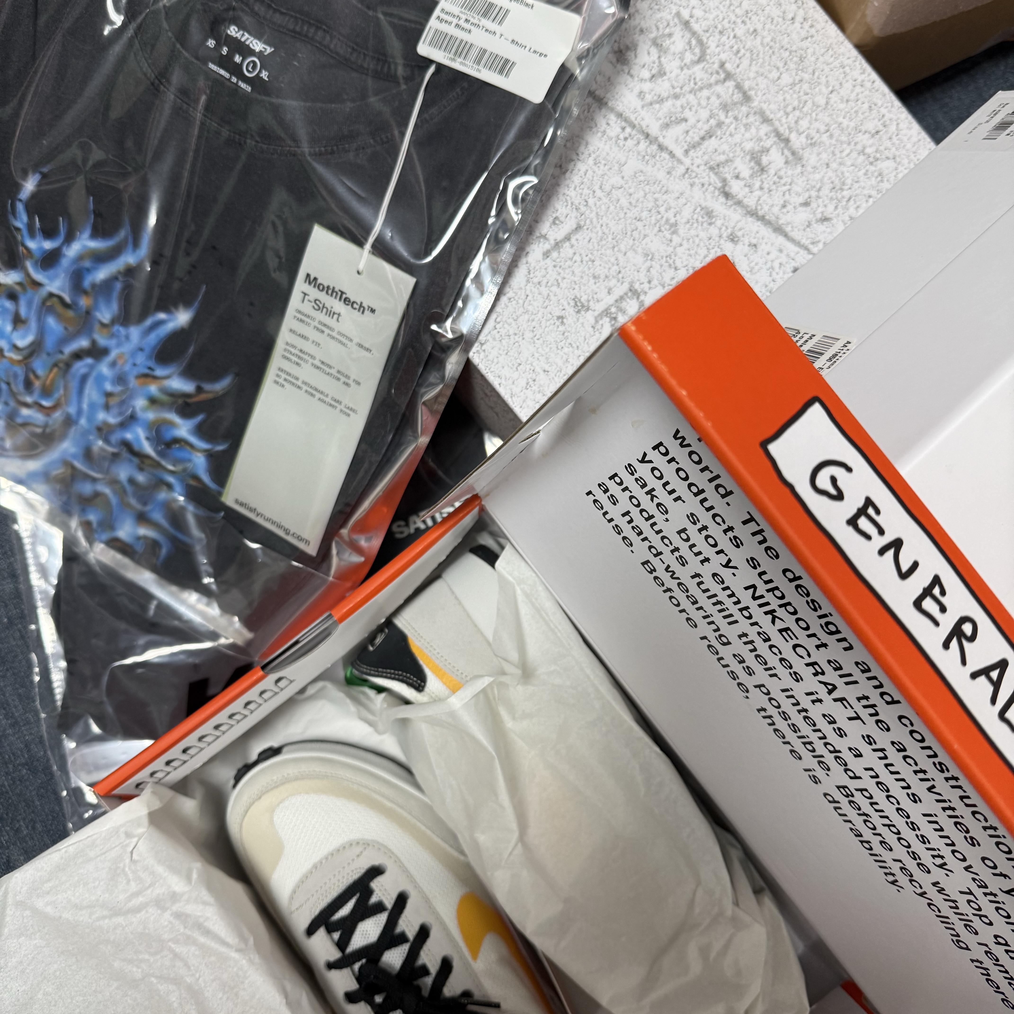 Nike x Tom Sachs General Purpose Shoe Pine Green University Gold, Satisfy Mothtech T-Shirt Aged Black 착용 스타일