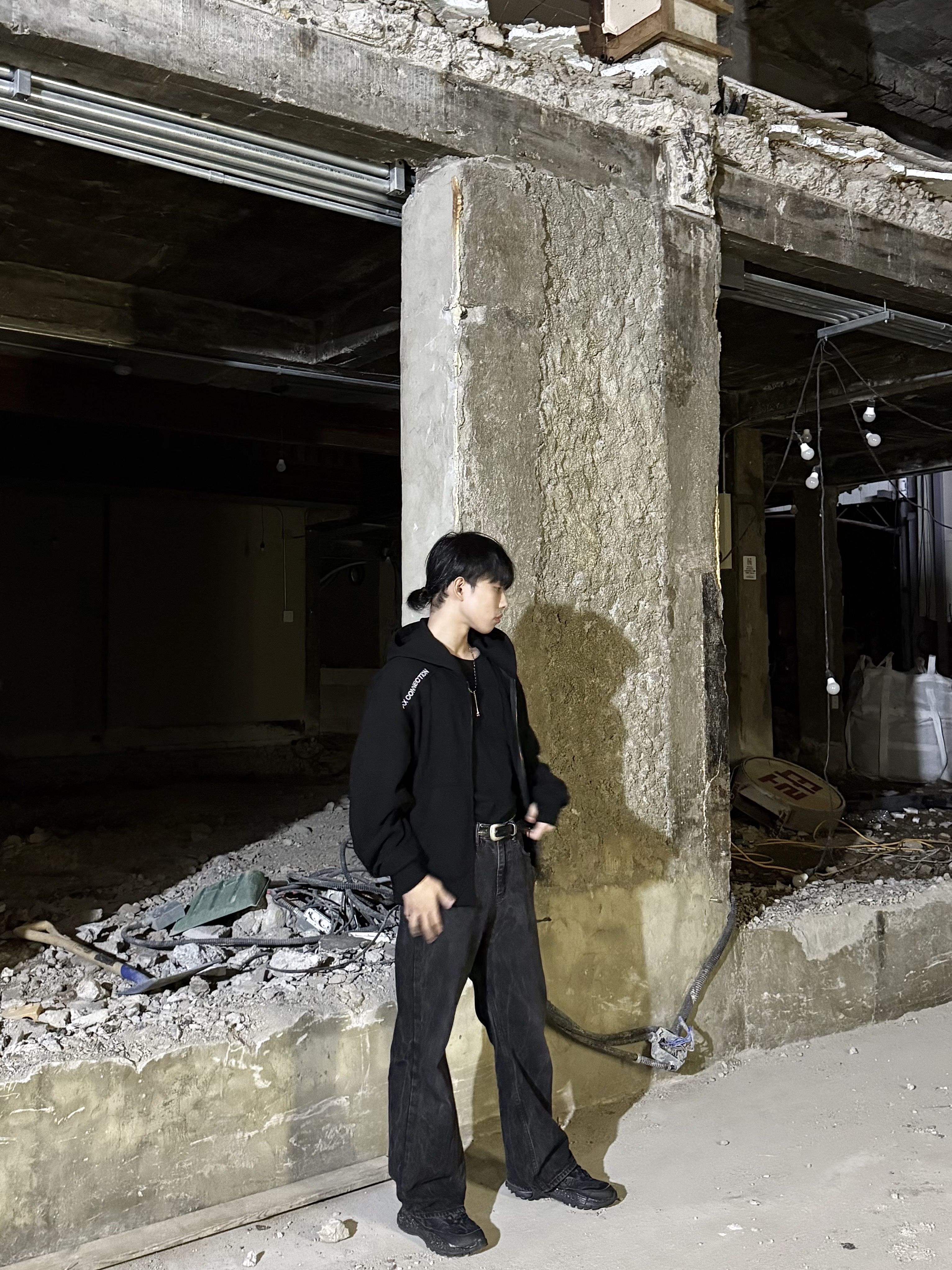 AX CONNECTION Logo Sweat Hoodie Zip-up, AX CONNECTION Crocodile Texture Belt 착용 스타일 - 1