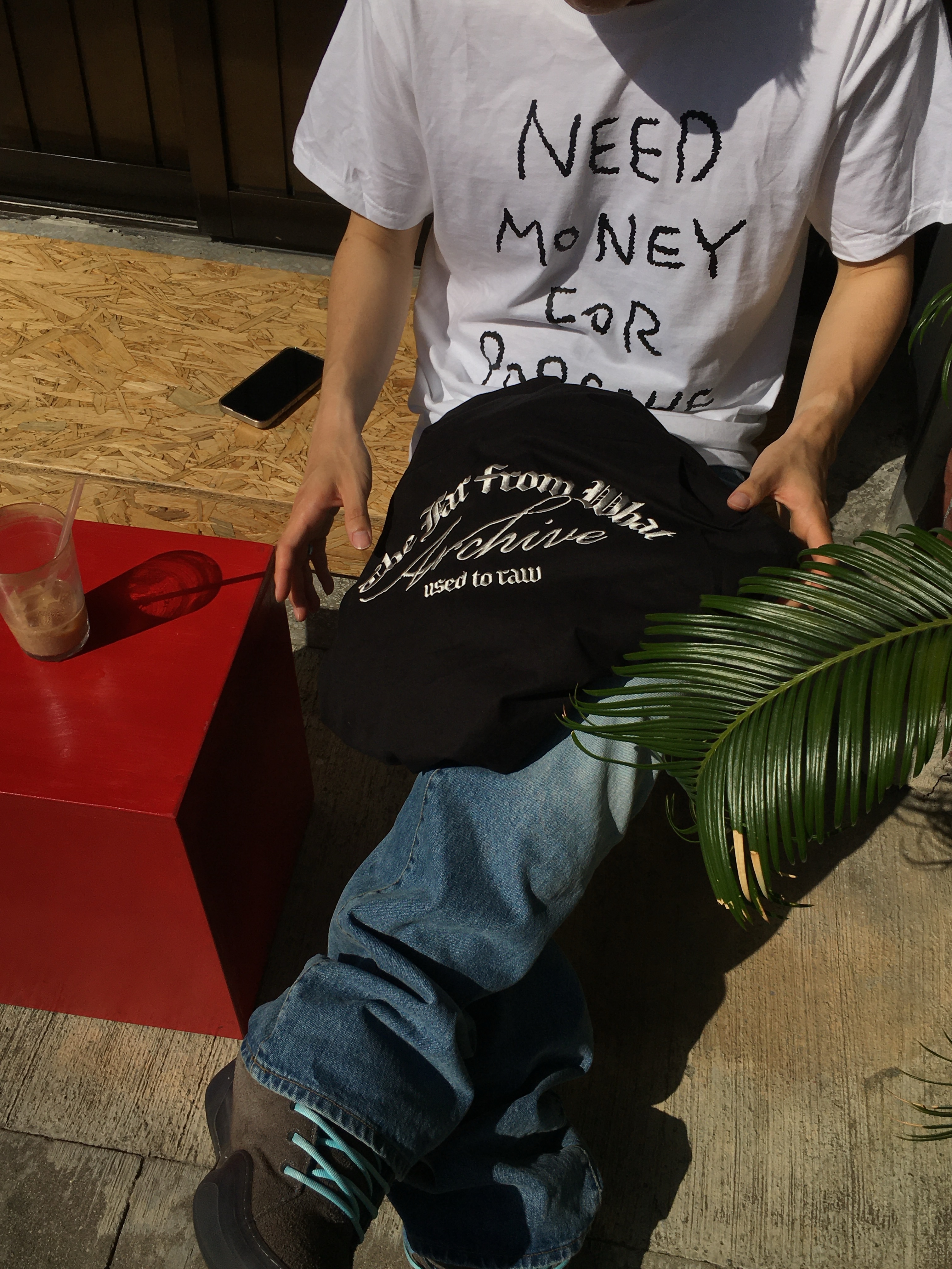 Farfromwhat Far Open Collar Shirts Black, Farfromwhat Far Aged Flare Jeans Light Blue 착용 스타일 - 2