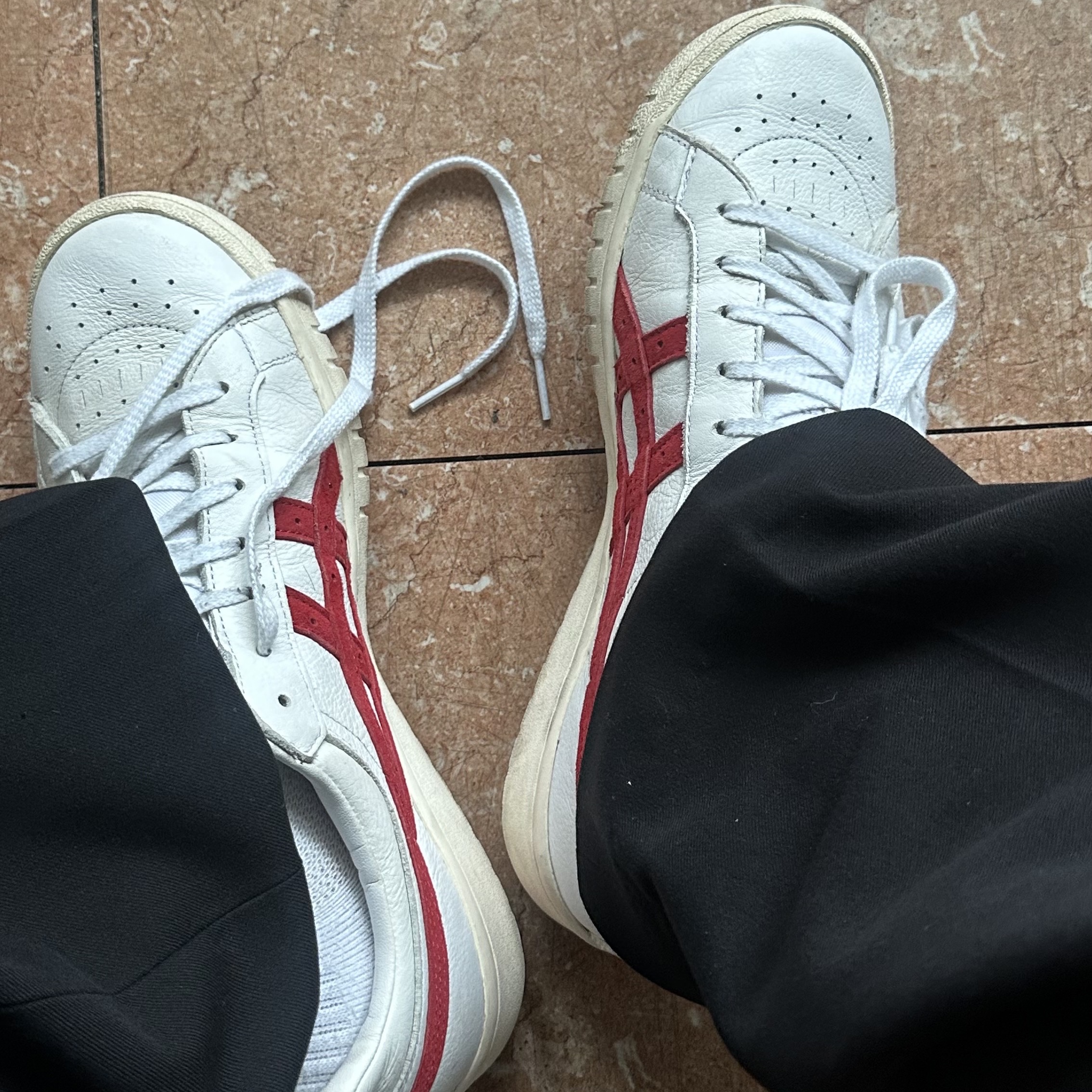 Asics Tiger Gel-PTG White Red 착용 스타일