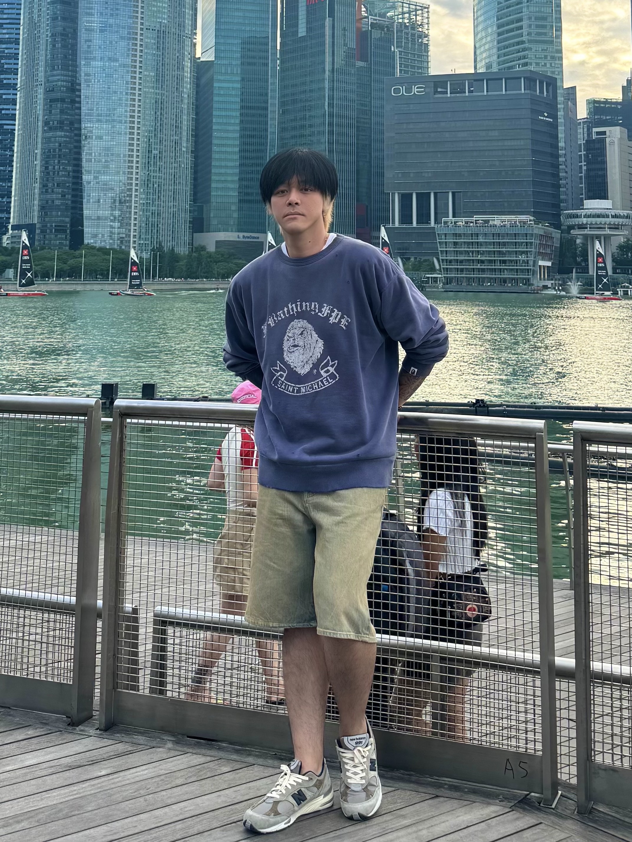 Saint Mxxxxxx x BAPE Gorilla Crewneck Blue, Stussy Denim Big OL' Shorts Sandwash 착용 스타일 - 2
