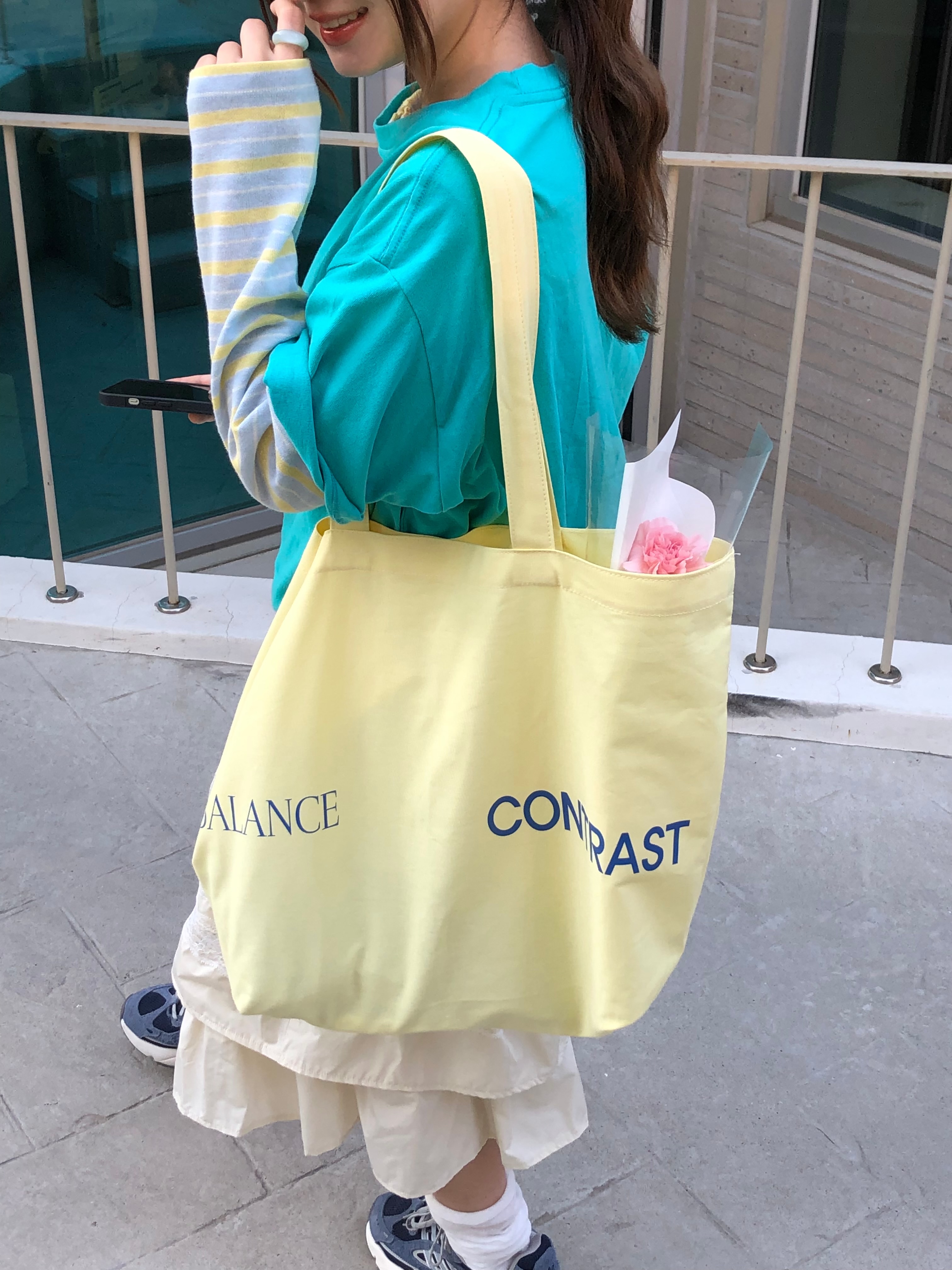 noun Easeful Tote Bag Lemon 착용 스타일 - 6