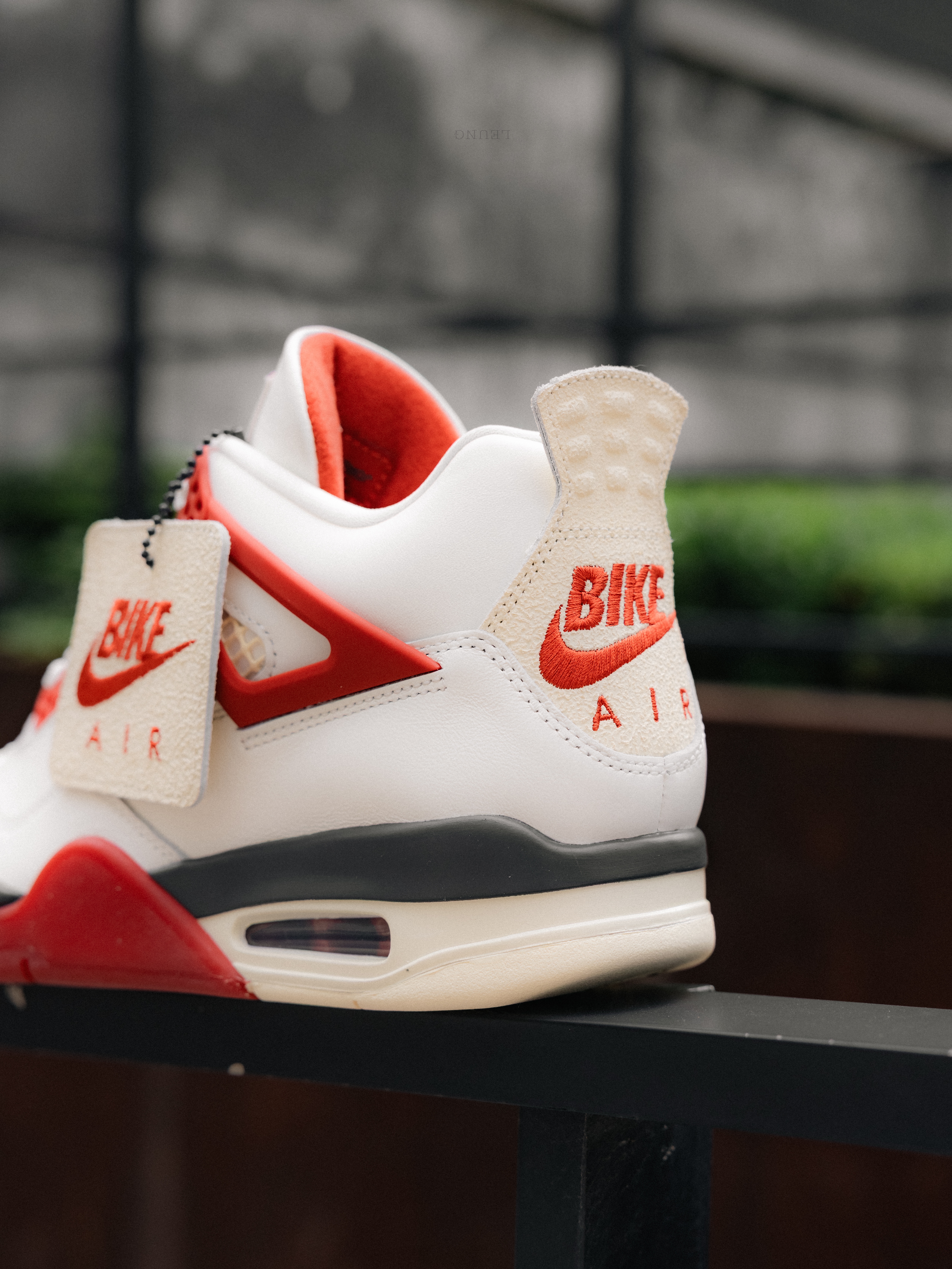 Jordan 4 x Nigel Sylvester Retro OG Brick After Brick 착용 스타일 - 3