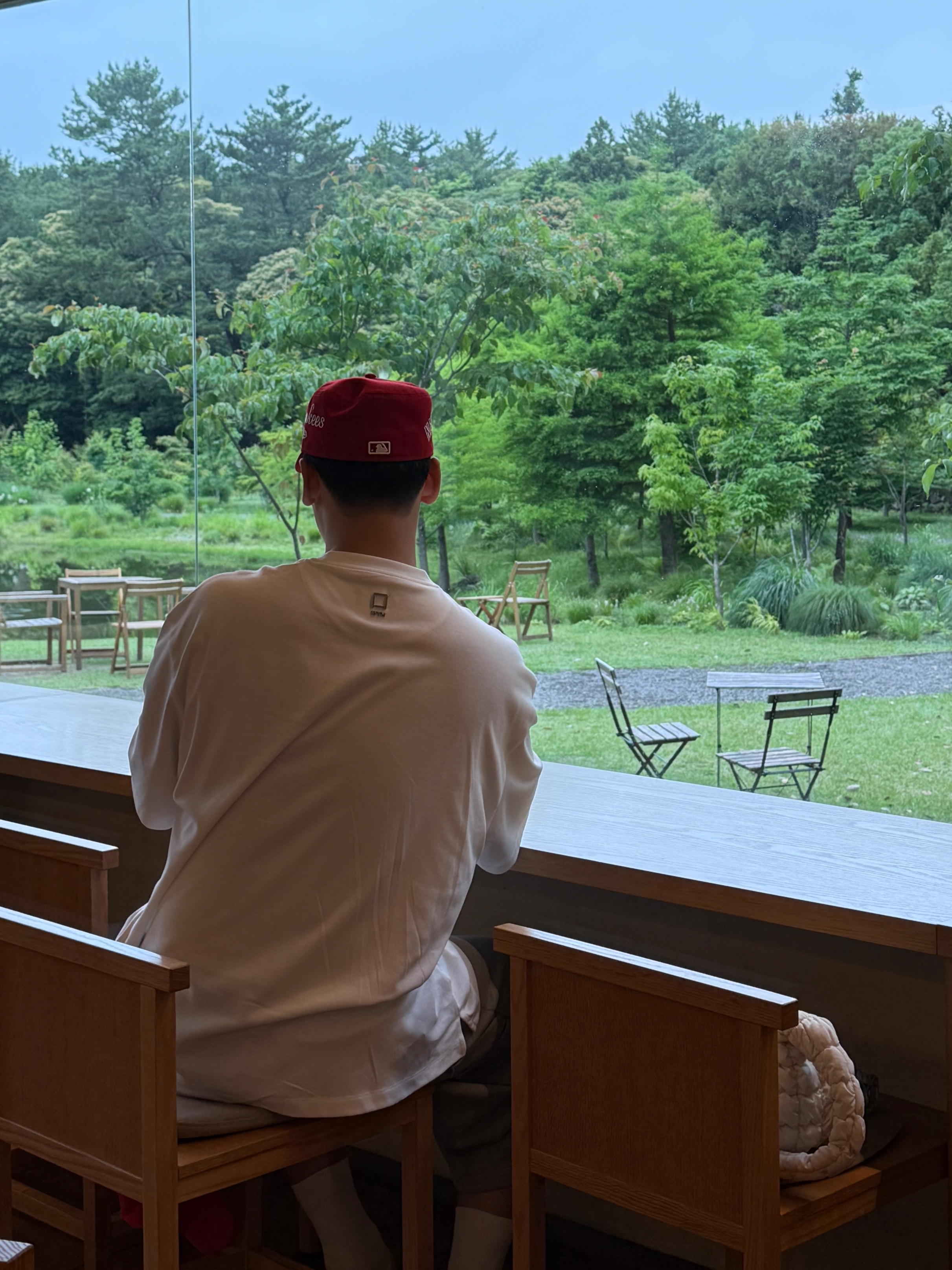 New Era MLB New York Yankees Pillbox Fitted Cap Scarlet, Wooyoungmi Front Logo T-Shirt White - 25SS 착용 스타일