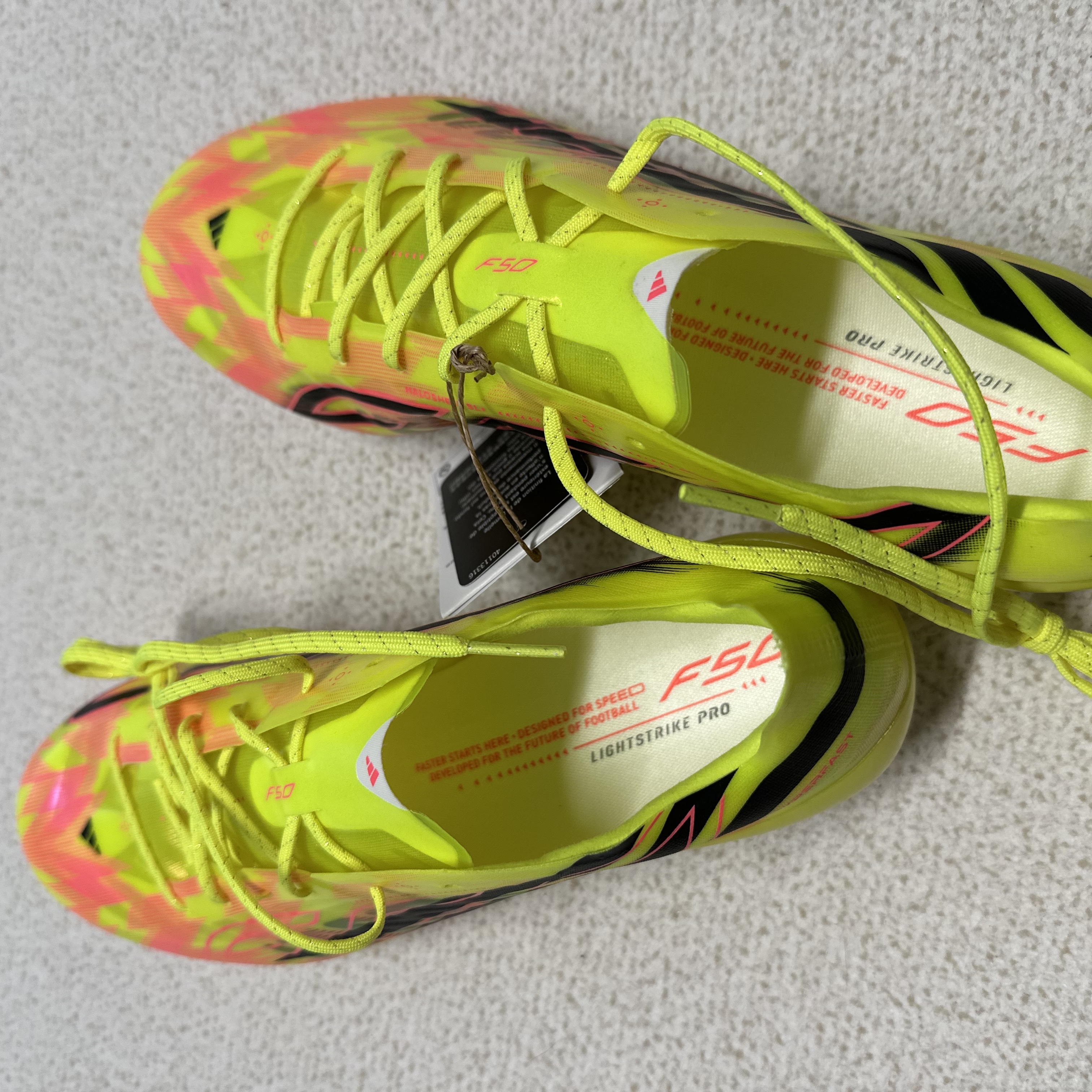 Adidas F50 Hyperfast EVO Firm Ground Solar Yellow 2 Core Blac 착용 스타일 - 2