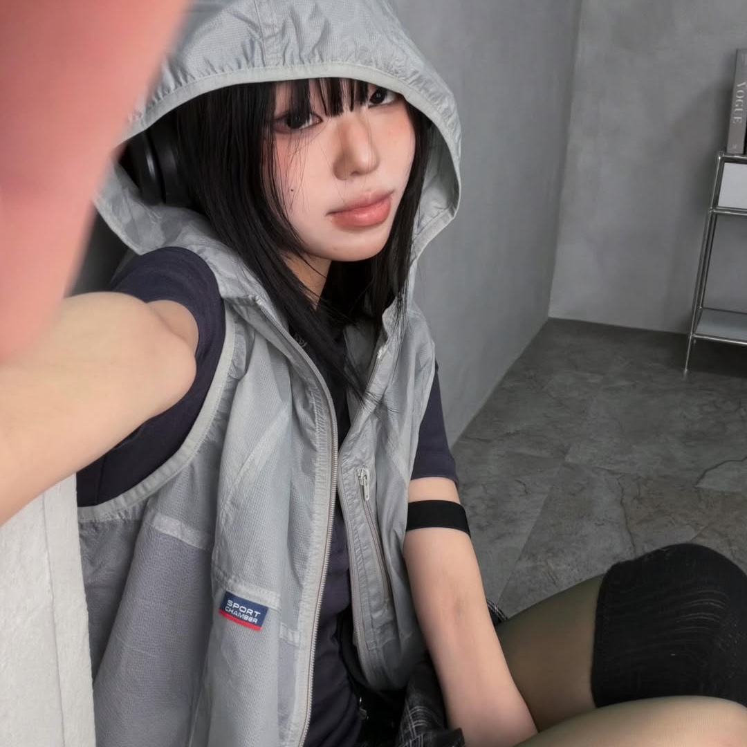 SPORT CHAMBER Light Active Hood Vest LIGHT GRAY 착용 스타일 - 4