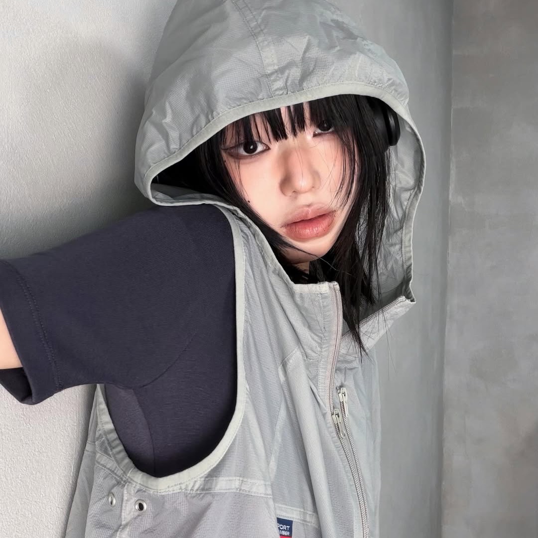 SPORT CHAMBER Light Active Hood Vest LIGHT GRAY 착용 스타일 - 5