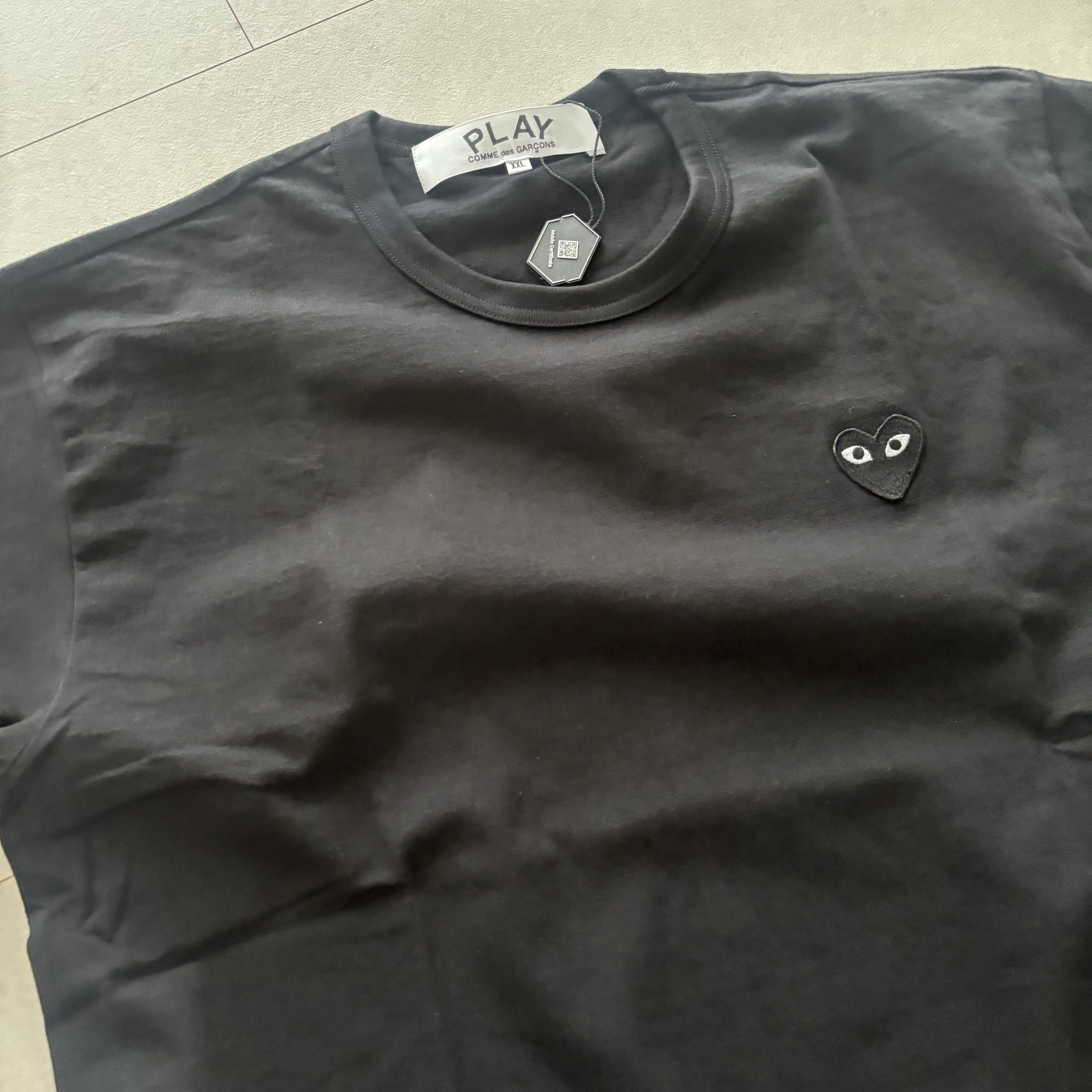 Play Comme des Garcons Small Black Heart T-Shirt Black 착용 스타일