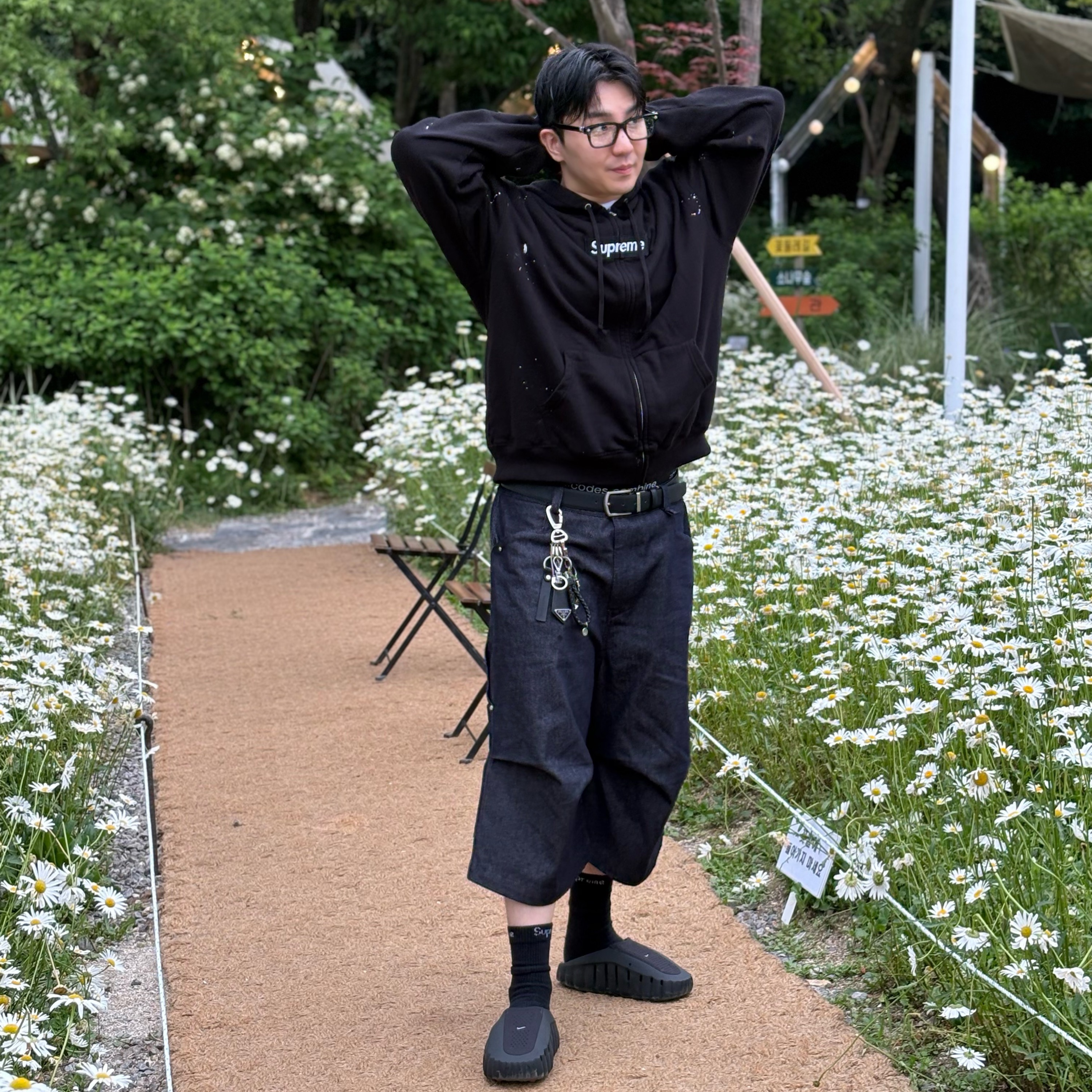 Supreme x MM6 Maison Margiela Box Logo Zip Up Hooded Sweatshirt Black - 26SS, Nonnod Alpine Carpenter Raw Selvedge Denim Shorts Indigo 착용 스타일 - 1
