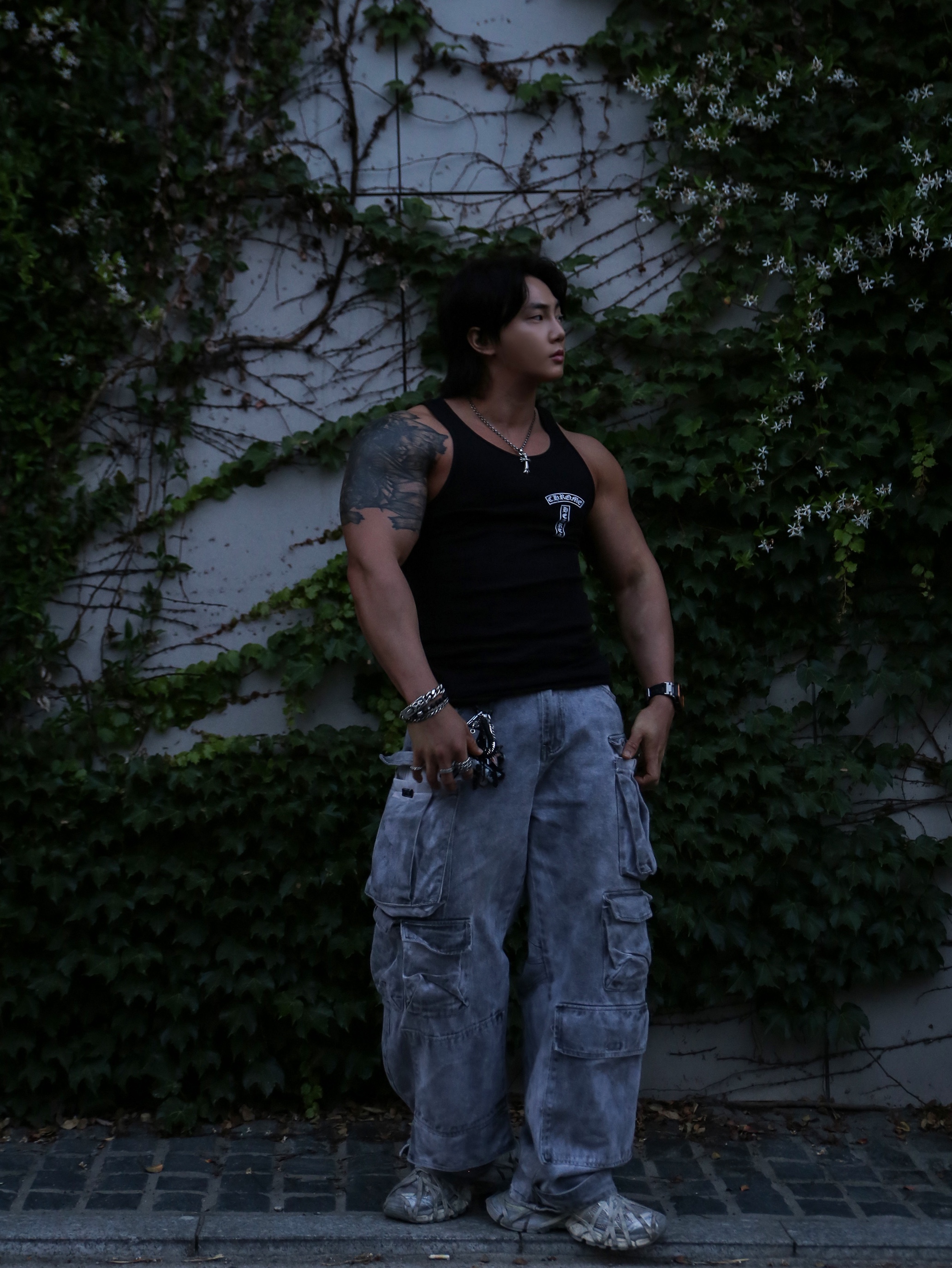 Chrome Hearts Cross T-Bar Logo Tank Top Black 착용 스타일 - 4