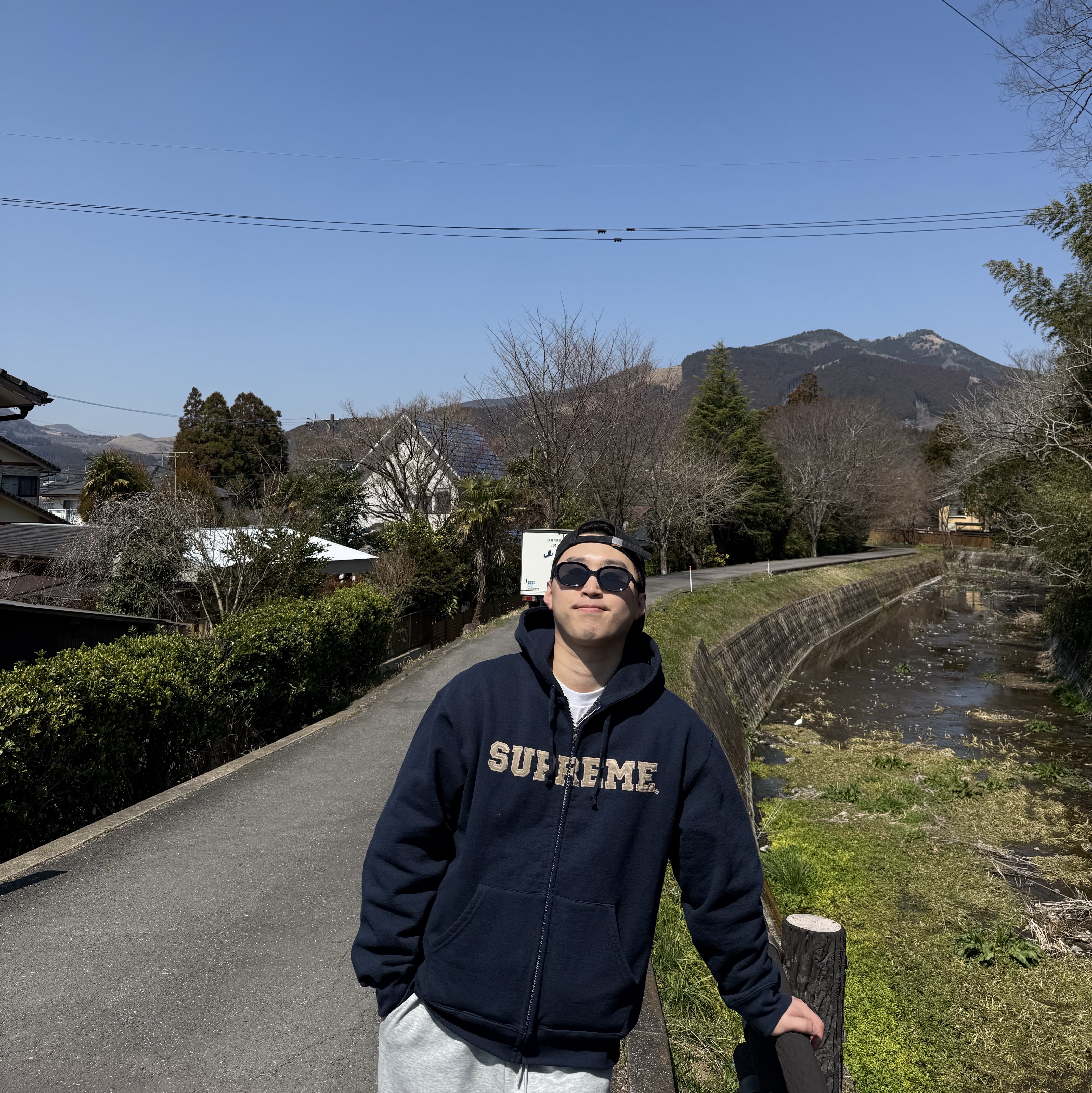 Supreme Collegiate Applique Zip Up Hooded Sweatshirt Navy - 25FW 착용 스타일