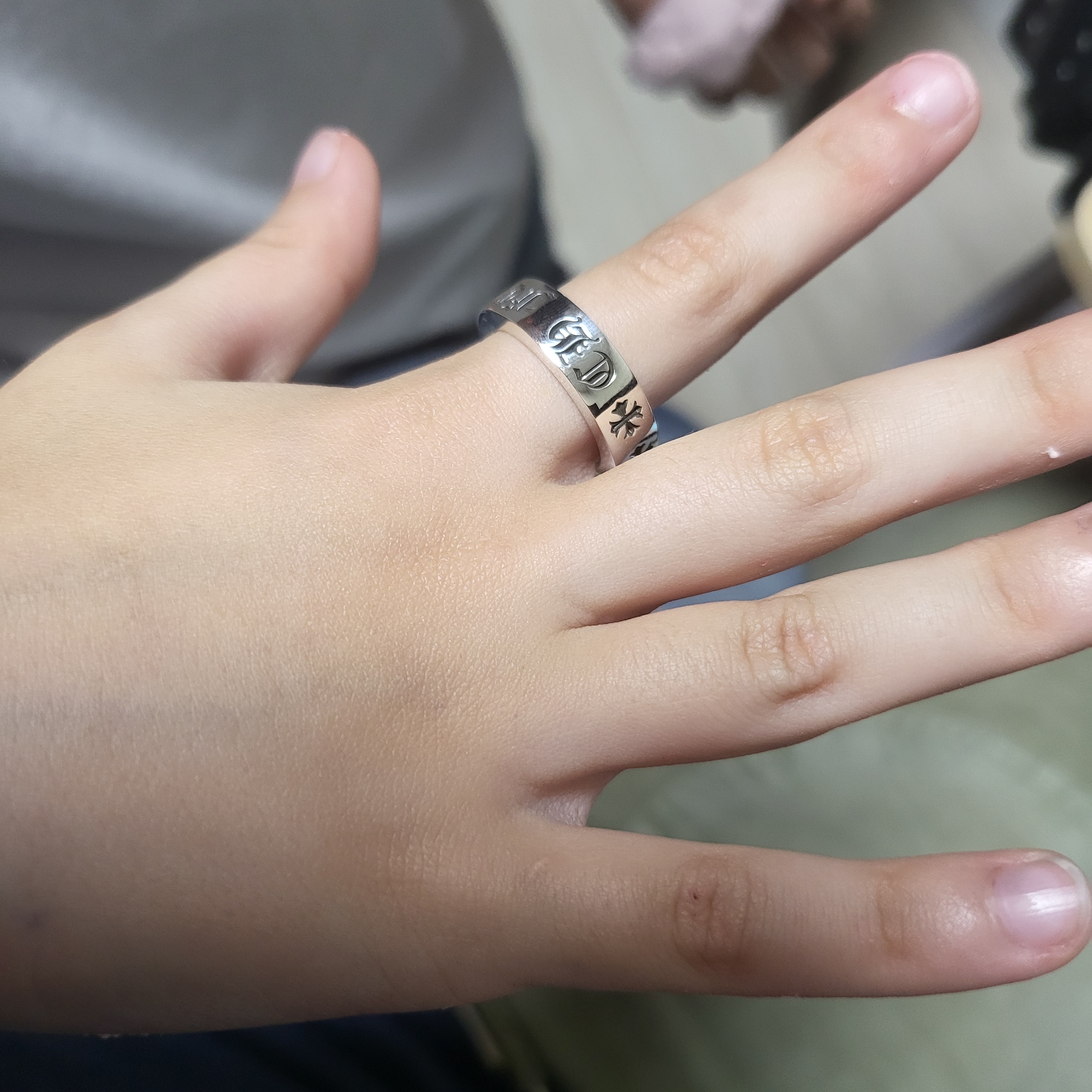 Chrome Hearts Spacer Forever Ring 6mm Silver 착용 스타일