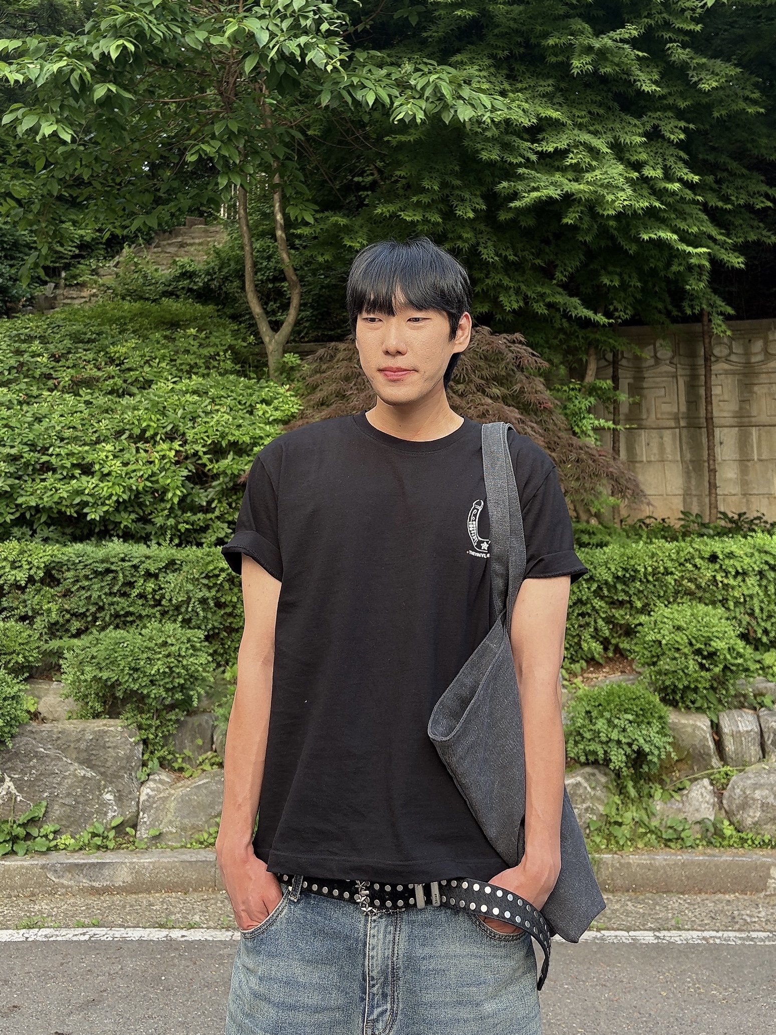 Thevinylhouse Lucky House Tee Black 착용 스타일 - 5