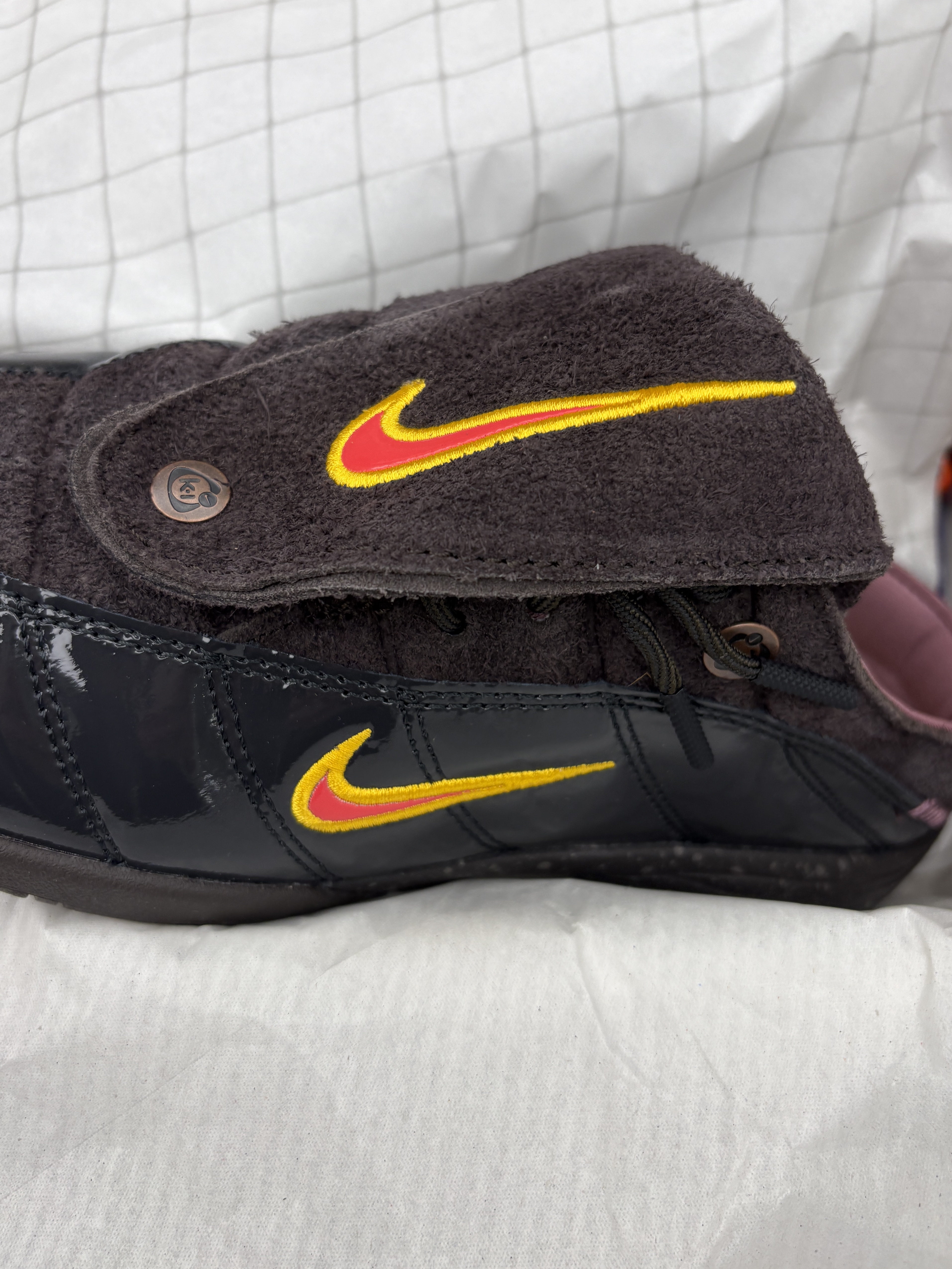 Nike x Kids of Immigrants Total 90 Mule Velvet Brown University Gold 착용 스타일 - 2