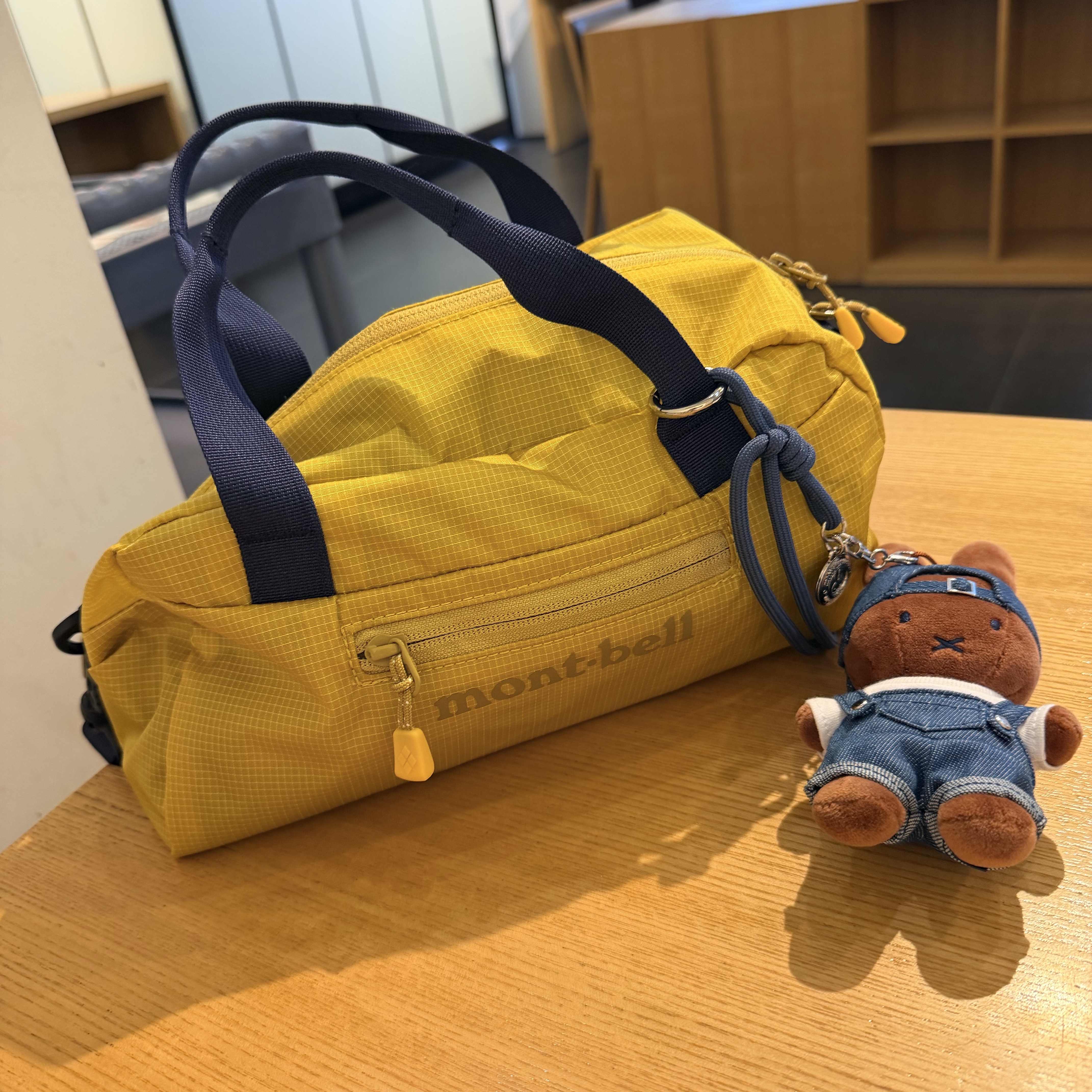 Montbell Light Weight Duffle Bag Yellow 착용 스타일