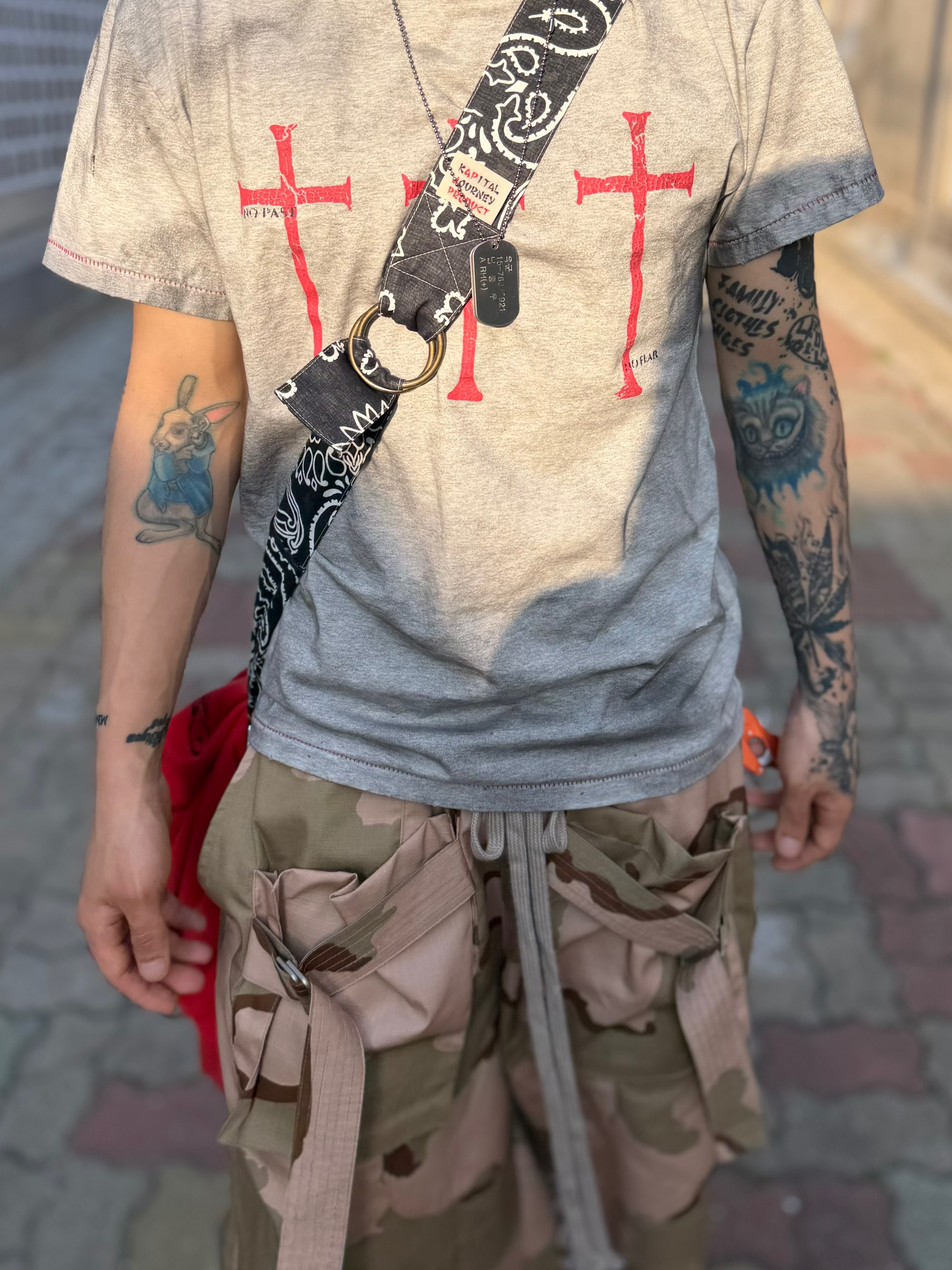 tornortied Messiah T-Shirt
Gray, Kapital Gauze Bandana Beach Snuffkin Bag Black 착용 스타일 - 8