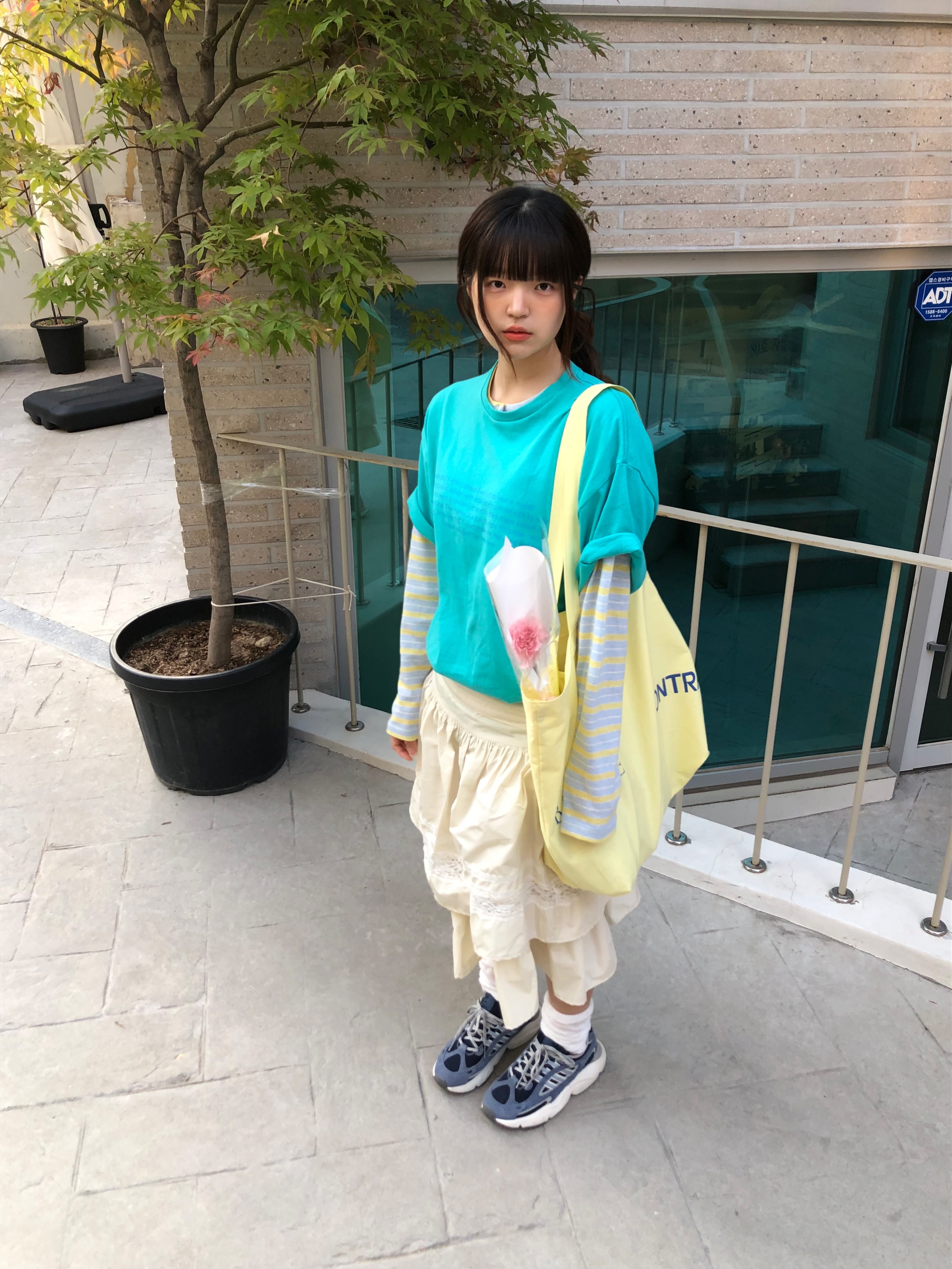 noun Easeful Tote Bag Lemon 착용 스타일 - 1