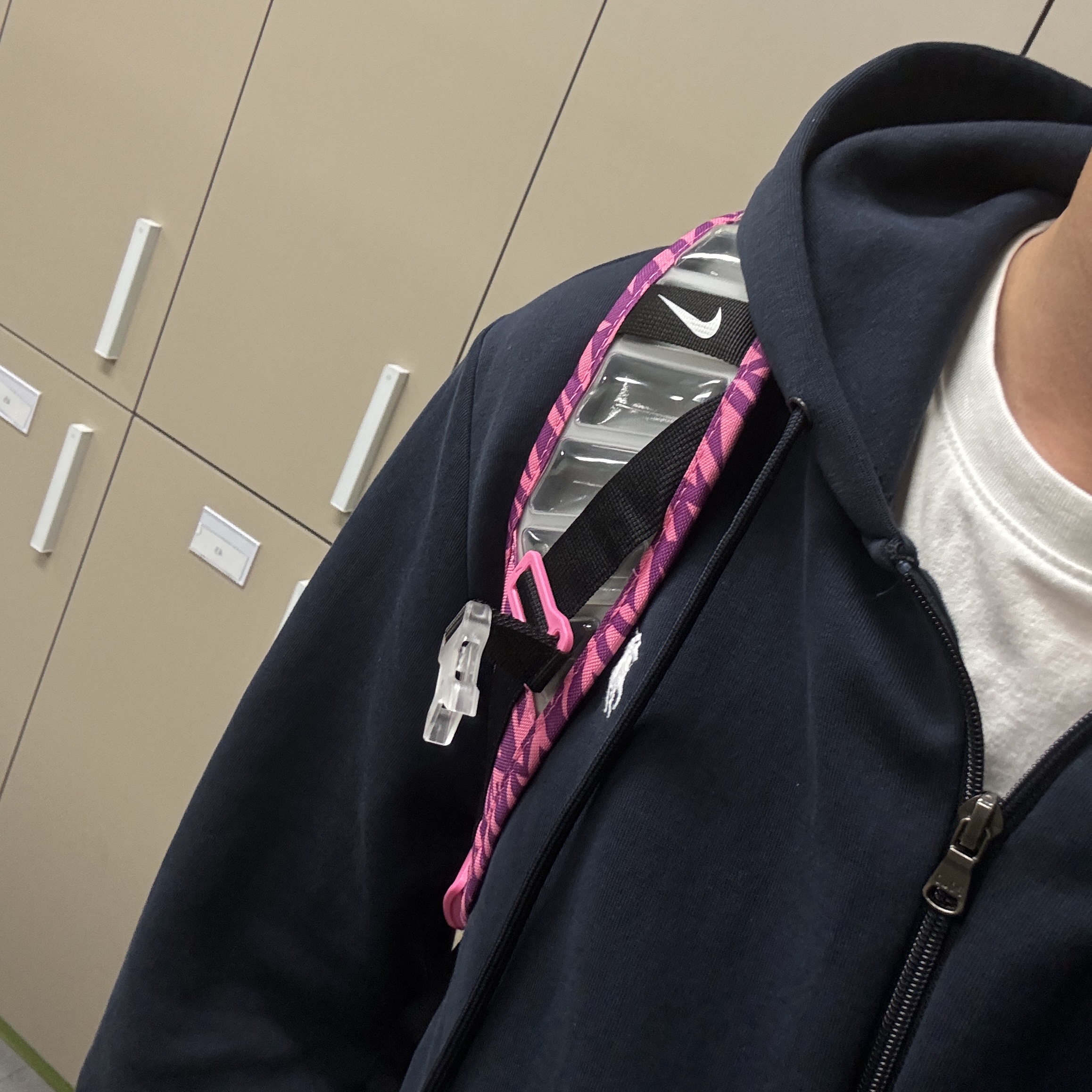 Nike Varsity Elite Kay Yow Backpack 32L Pinksicle Bold Berry, Nike Hoops Elite Backpack 32L White Black 착용 스타일 - 1