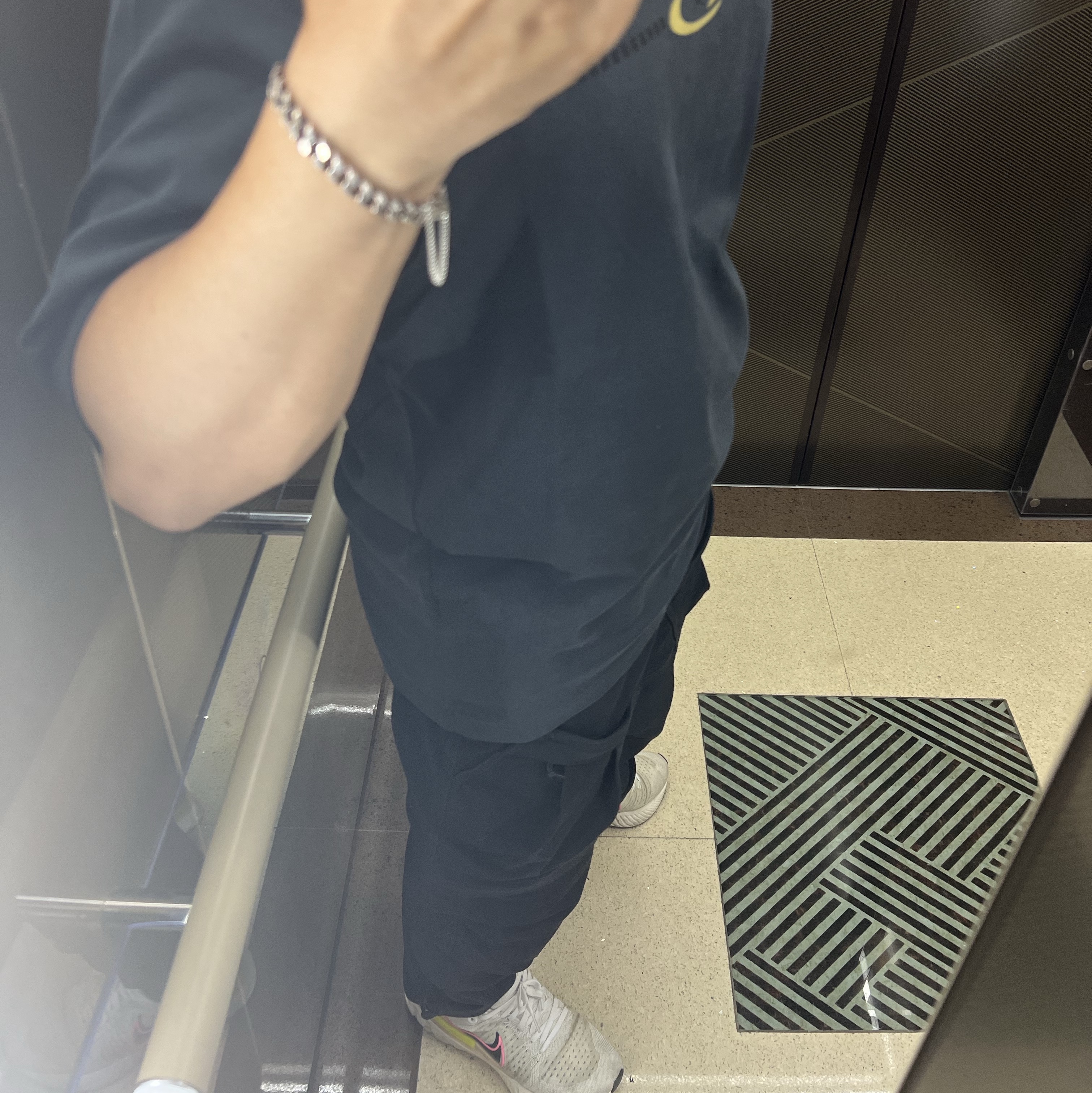 Nike React Infinity Run Flyknit 2 White Pink Blast, Nike ACG Smith Summit Cargo Pants Black - Asia 착용 스타일