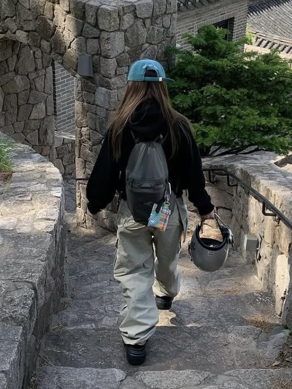 Arc'teryx Heliad 15 Backpack Forage, Crocs Stomp Clog Black 착용 스타일