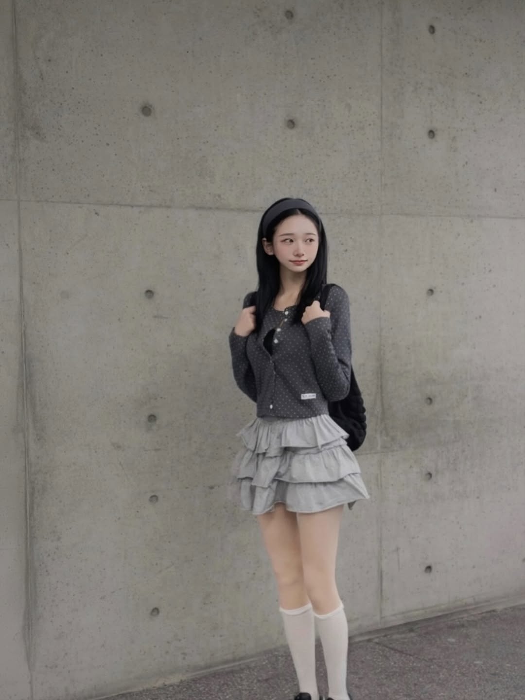 Rosefrantz Dot Button Point Cardigan [Charcoal] 착용 스타일 - 3