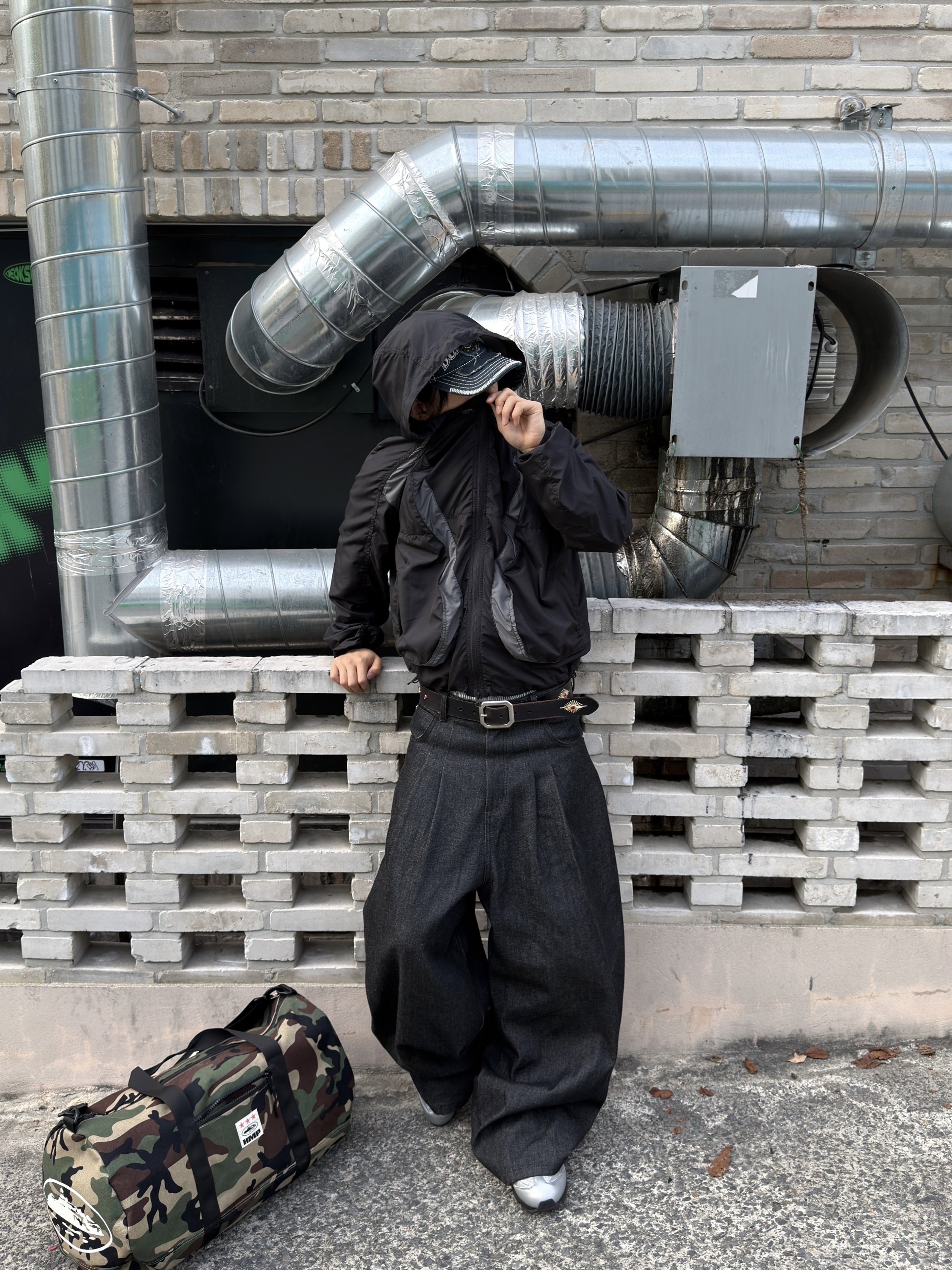 Nike Air Max 95 Big Bubble Total 90 Metallic Silver Black, Supreme x True Religion Mesh Back 6-Panel Dirty Indigo - 25FW 착용 스타일 - 3