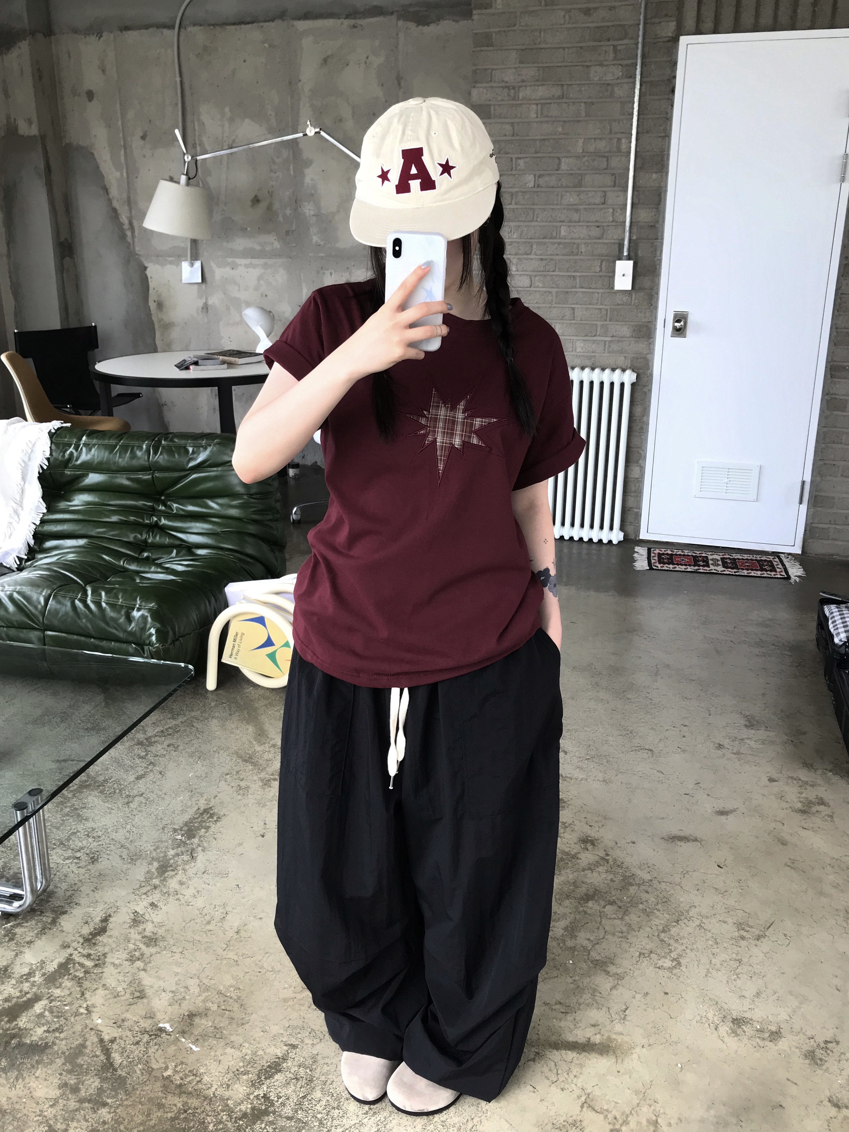 AEAE Washed Capital Logo Cap Ecru 착용 스타일 - 3