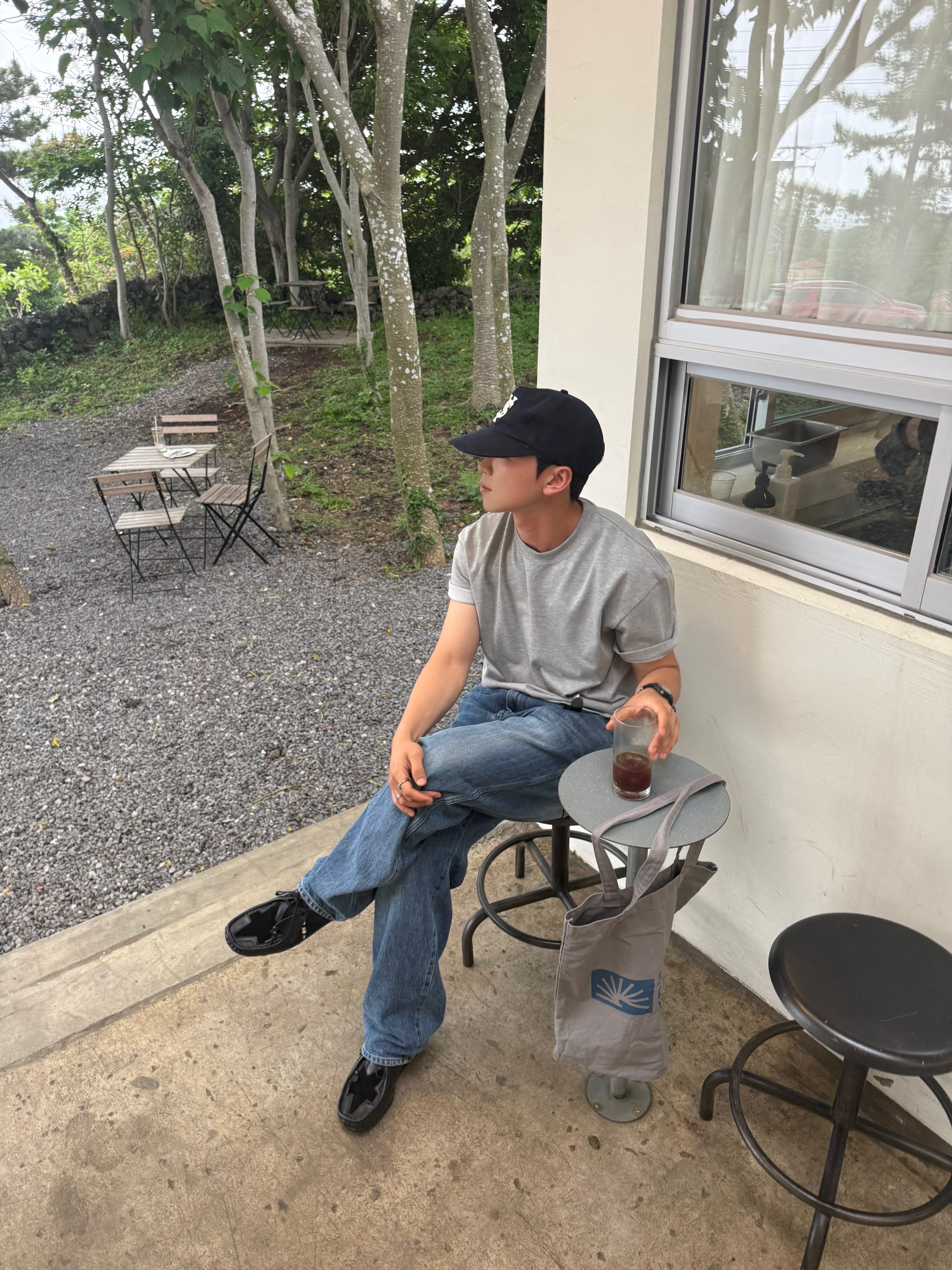 [프리오더] Polyteru Wallabee Shoes Star Leather Black, Rough Side Drape Denim Pants Light Blue 착용 스타일 - 1