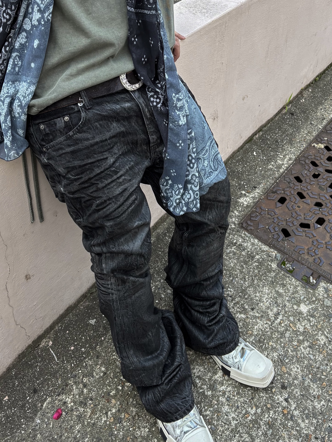 Converse x Drkshdw Turbodrk Chuck 70 Ox Silver Lacquered Denim, Chrome Hearts Horseshoe Denim Baseball Hat Black 착용 스타일 - 2