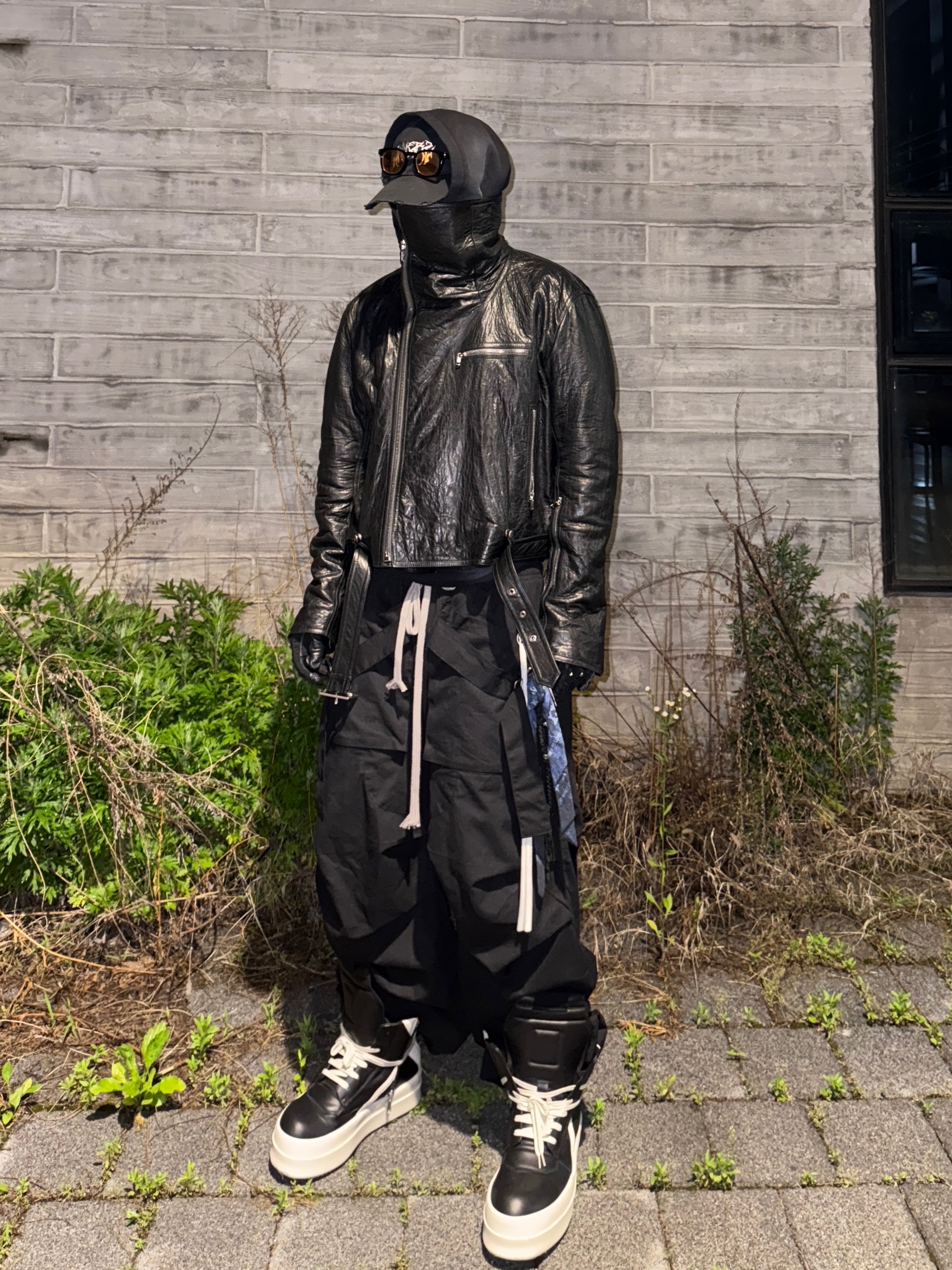 Rick Owens Hollywood Mega Bumper Geobasket in Full Grain Calf Leather Black Milk, Rick Owens Mega Bumper Geobasket Black Milk 착용 스타일 - 1