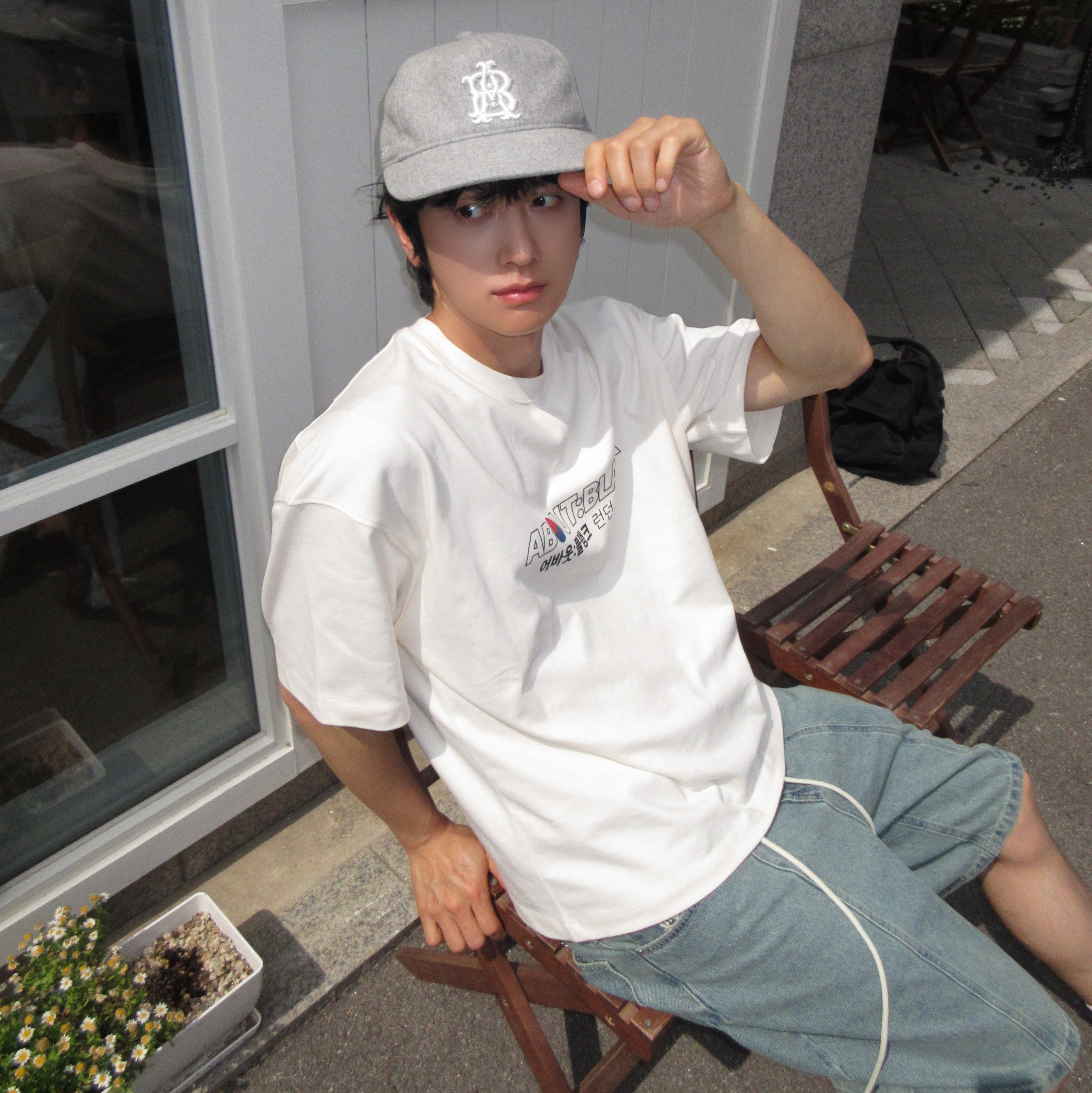 [KREAM 단독] About:Blank Felled Denim Short Murky Wash - 26FW, [KREAM 단독] About:Blank KREAM Exclusive T-Shirt Oat - 26FW 착용 스타일 - 2
