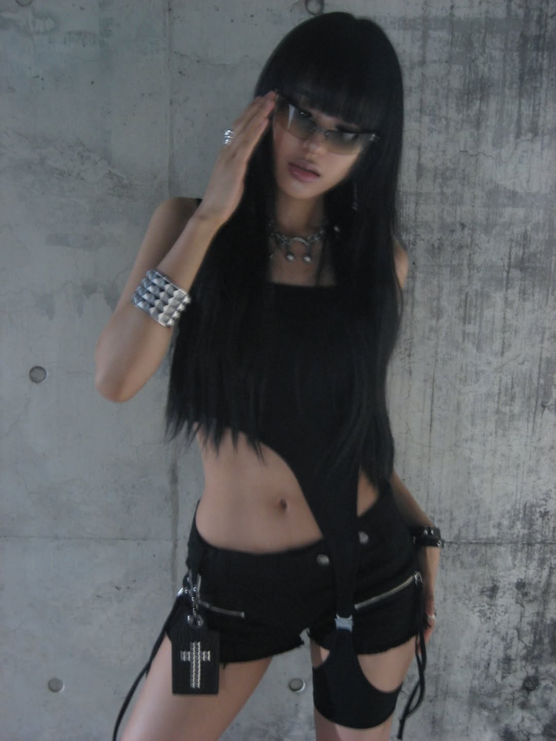 VOONT Cut Out Garter Sleeveless (BLACK), VOONT Eyelet Belt Hood Zip-up (CHARCOAL) 착용 스타일 - 6
