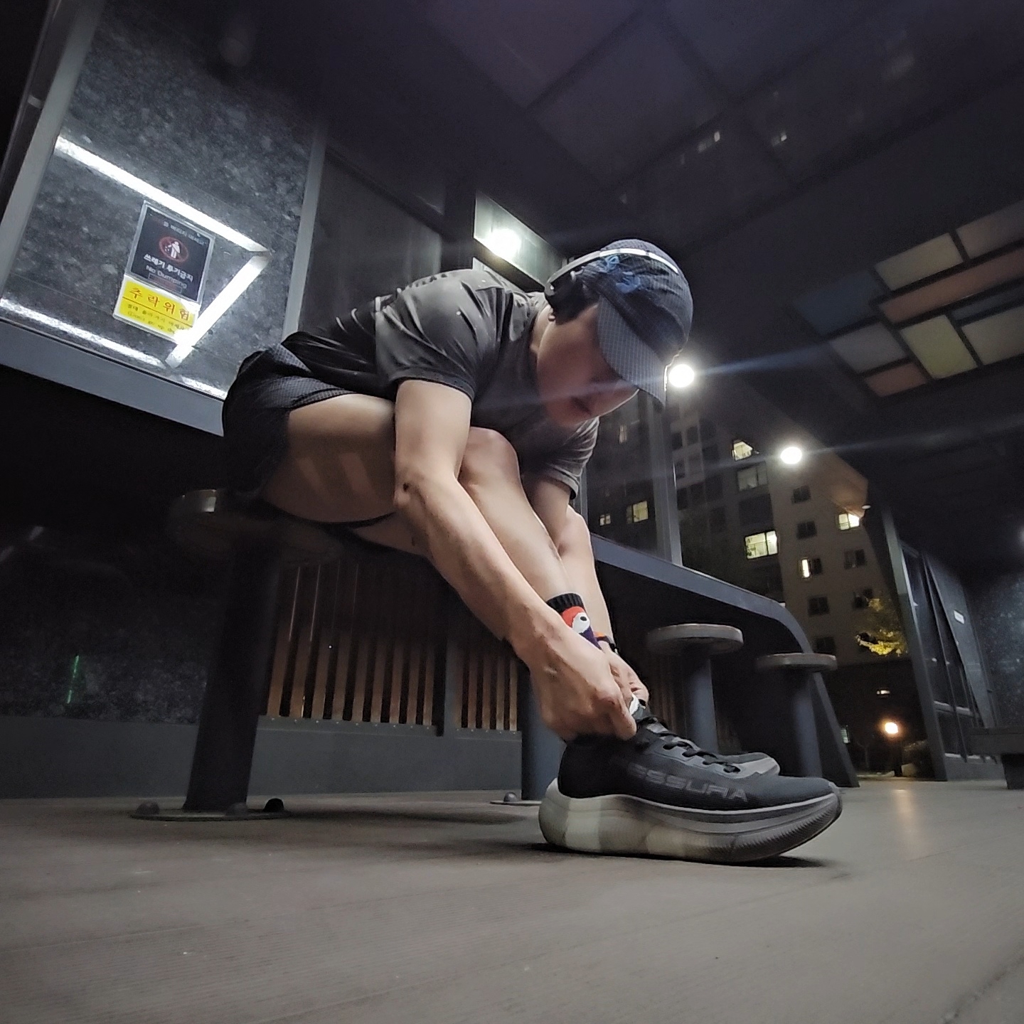 FESSURA RACE 01 Carbon Plate Running Shoes Black, Nike x Off-White NRG Woven Shorts Black - Asia 착용 스타일 - 2