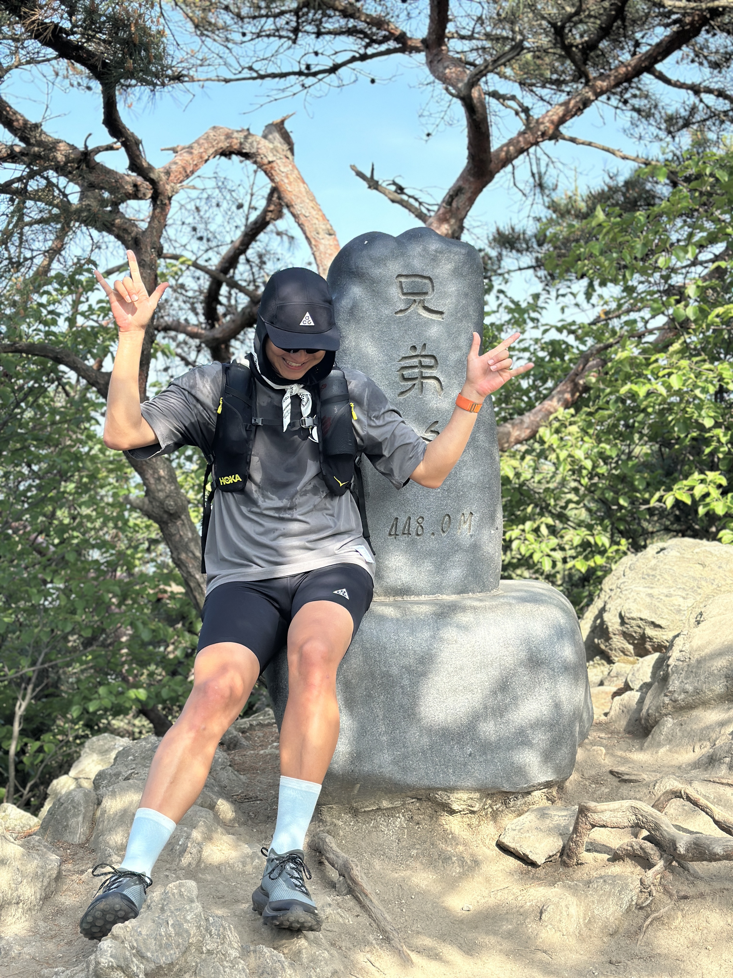 On Running x Post Archive Faction (Paf) Cloudmonster 2 Vapor Frost, Optimistic Runners Glossy Ripstop Shorts Light Grey 착용 스타일 - 7