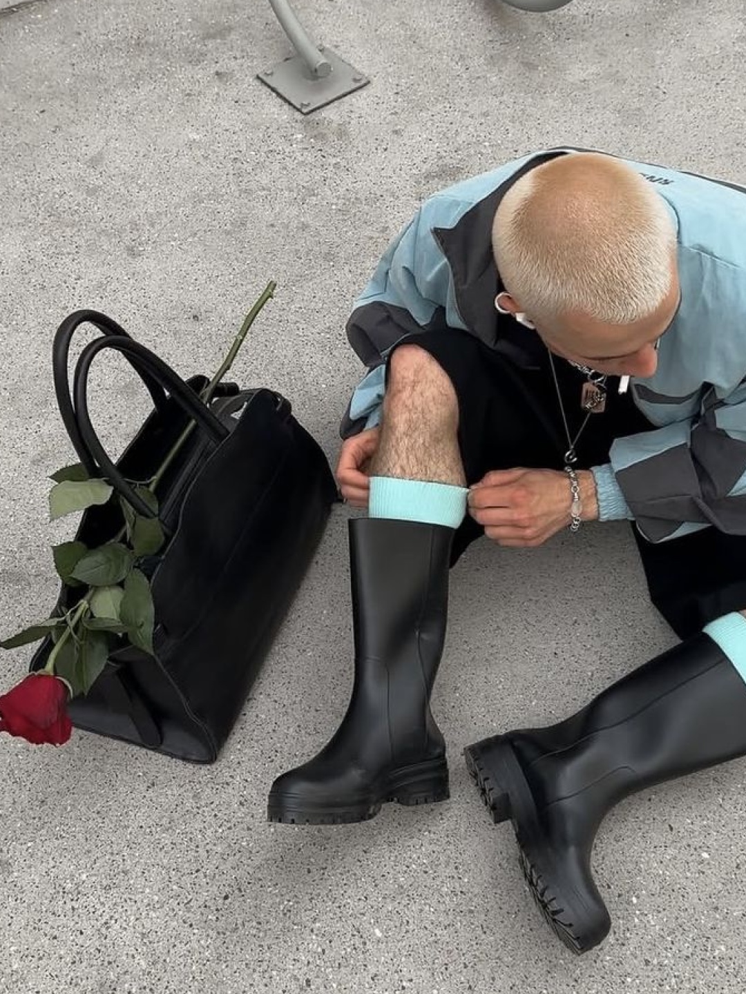 (W) Hunter Play Short Rain Boots Black, Bottega Veneta Puddle Ankle Boots Black 착용 스타일 - 3