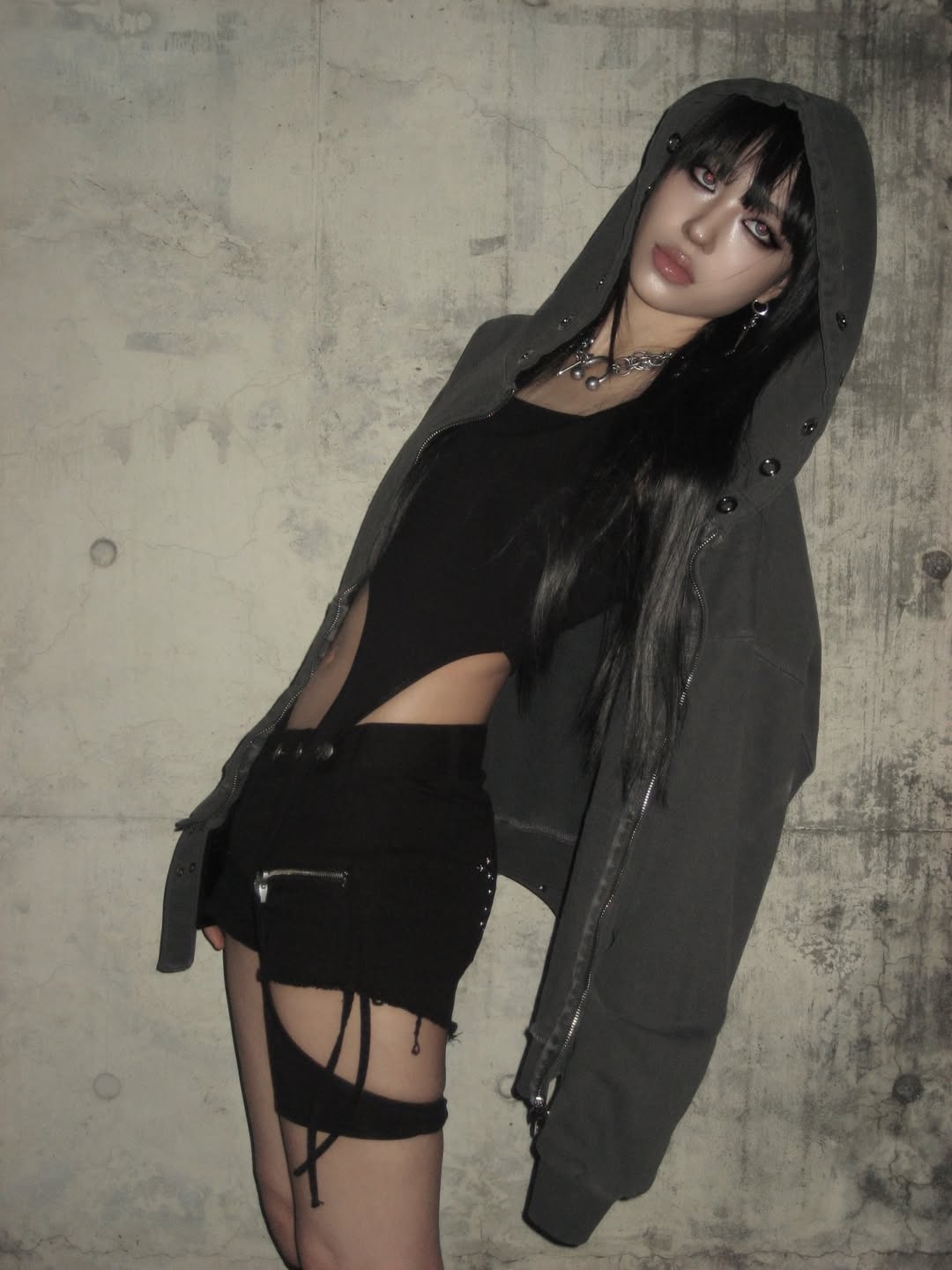 VOONT Cut Out Garter Sleeveless (BLACK), VOONT Eyelet Belt Hood Zip-up (CHARCOAL) 착용 스타일 - 8