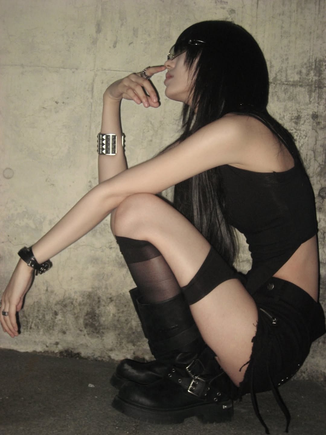 VOONT Cut Out Garter Sleeveless (BLACK), VOONT Eyelet Belt Hood Zip-up (CHARCOAL) 착용 스타일 - 9