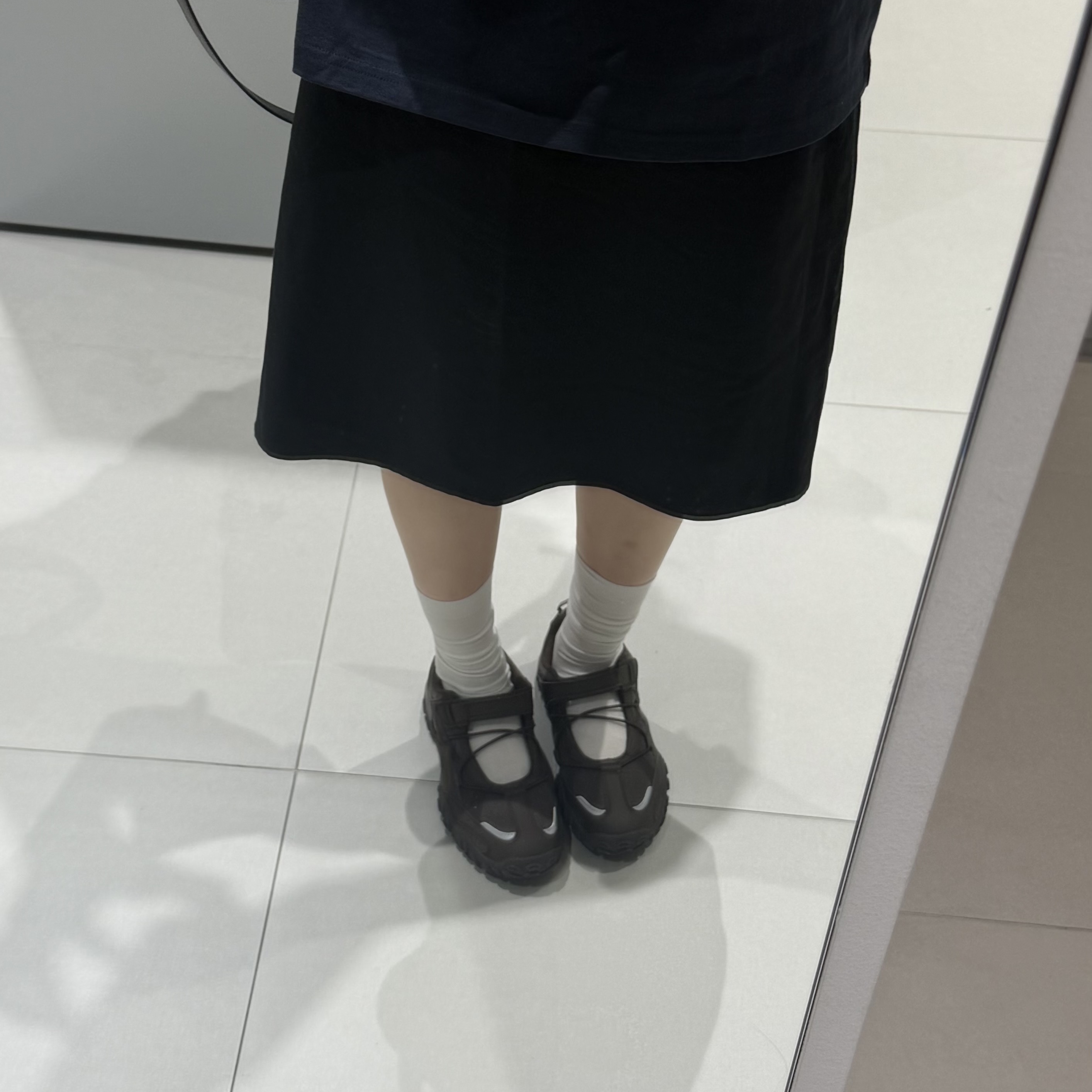 [6% 적립] FILA Echappe Velcro Maryjane Choco 착용 스타일 - 2