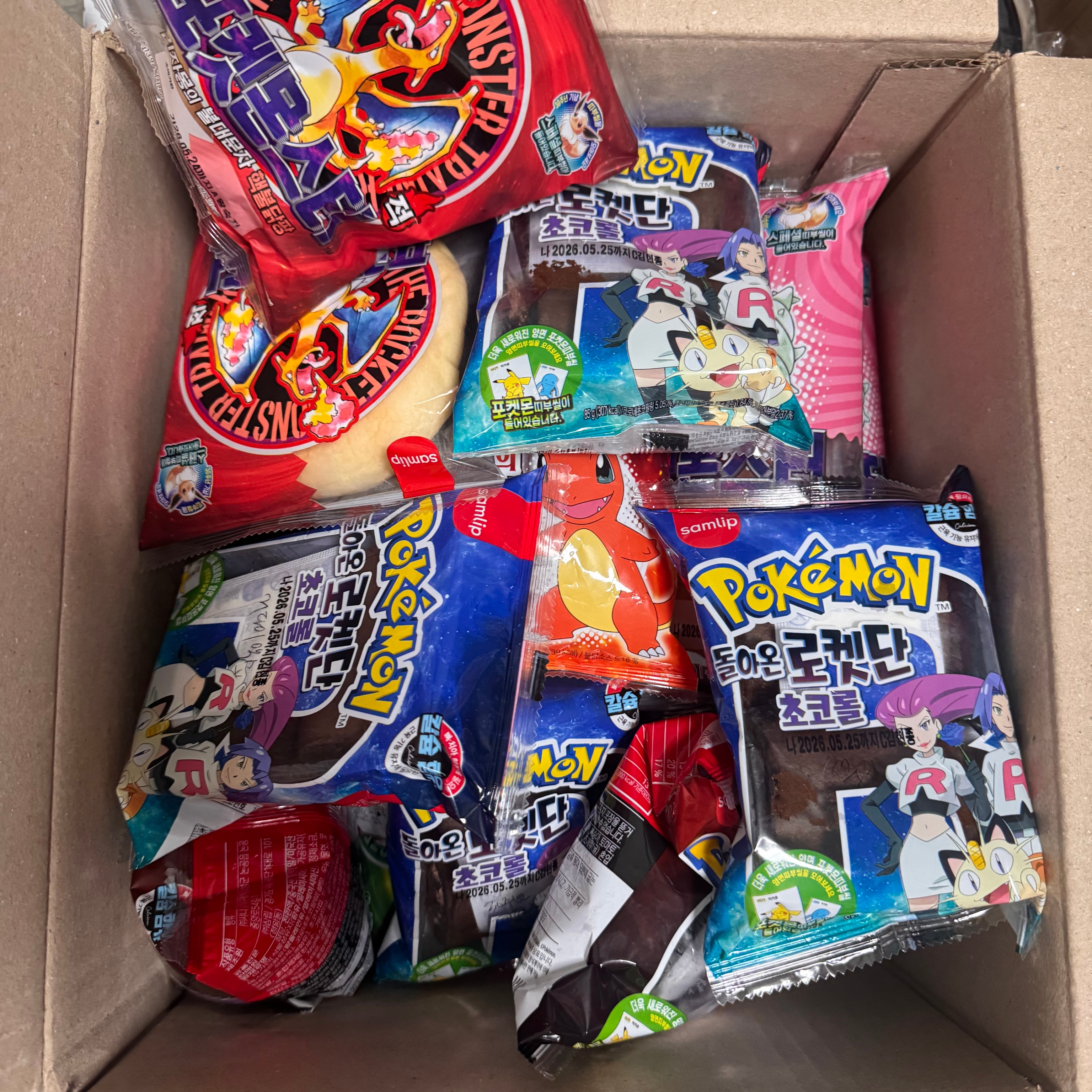 [KREAM 단독] Samlip Pokémon Bread All-in-One Set (Limited to 3, Includes Complete 100-Sticker Collector Book) 착용 스타일 - 1
