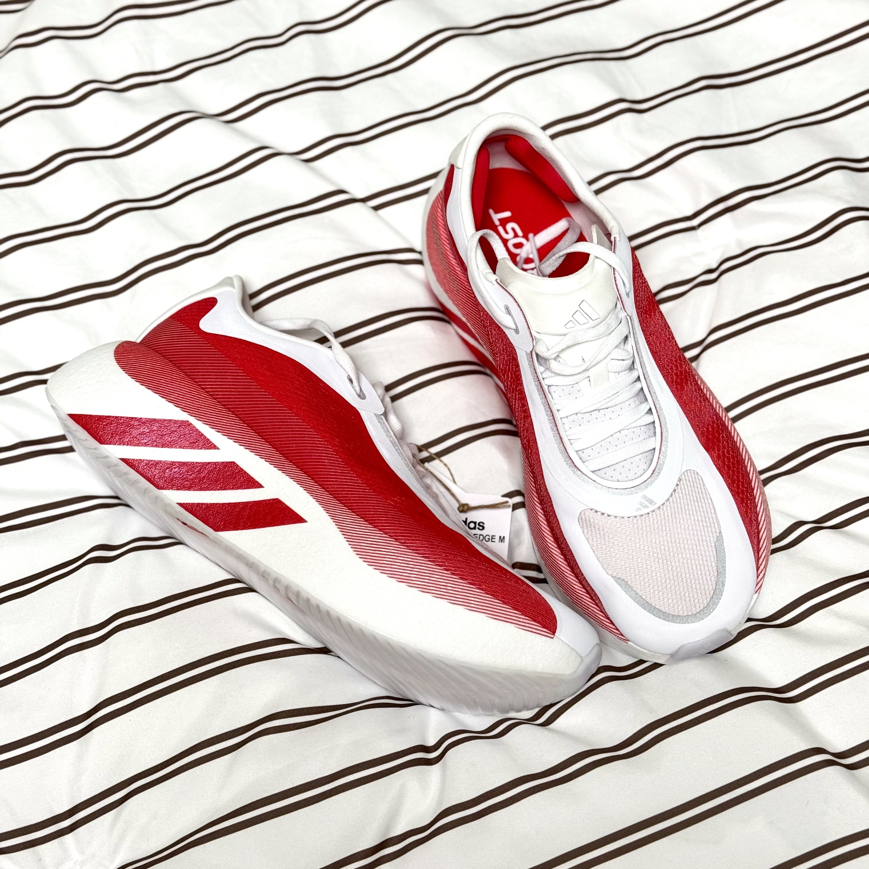Adidas Hyperboost Edge Cloud White Pure Ruby 착용 스타일