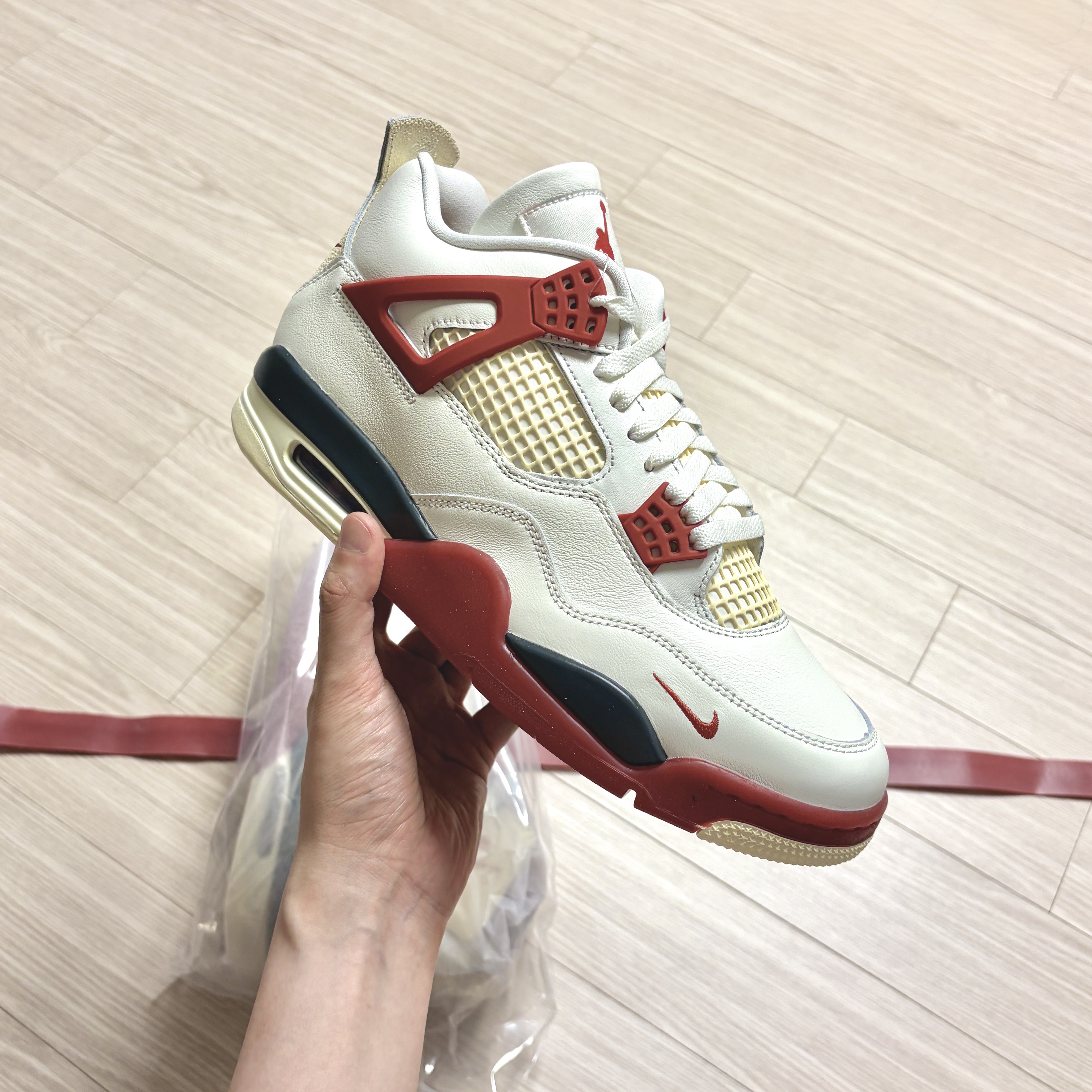 Jordan 4 x Nigel Sylvester Retro OG Brick After Brick 착용 스타일 - 3