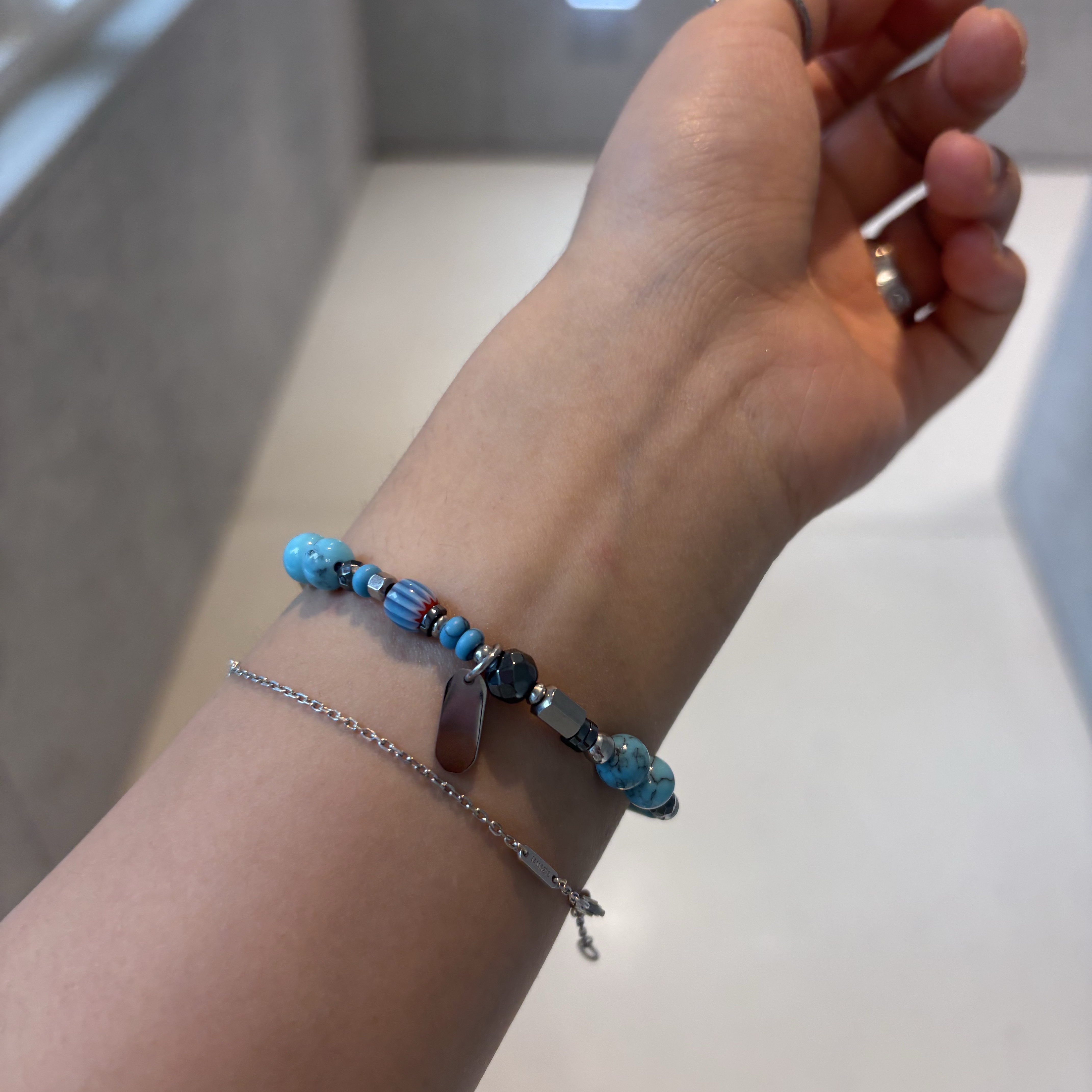 Riomeu Blanc Noir Venezia Bracelet Blue 착용 스타일 - 2
