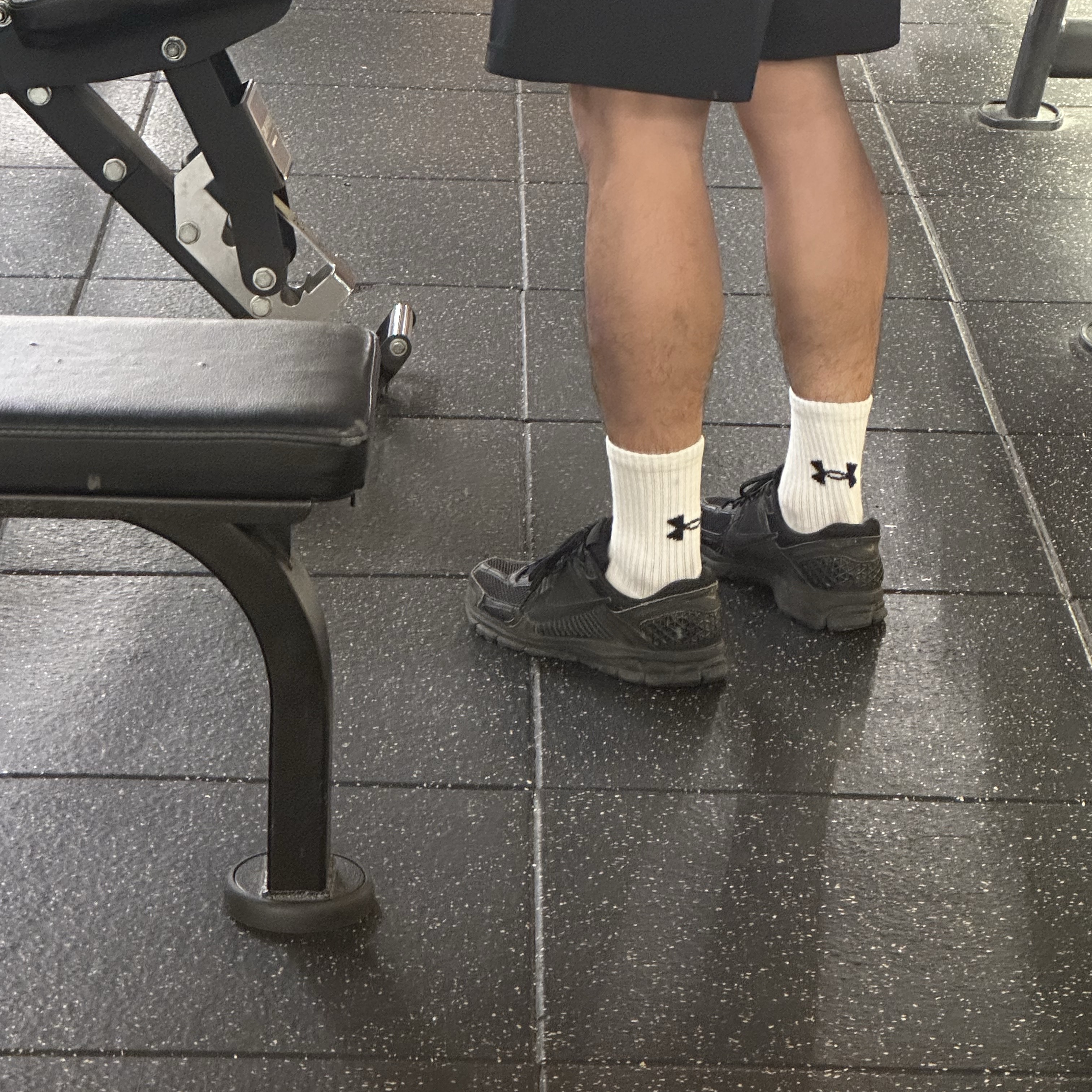Under Armour UA Core Mid Crew Socks White Black (3 Pack) 착용 스타일